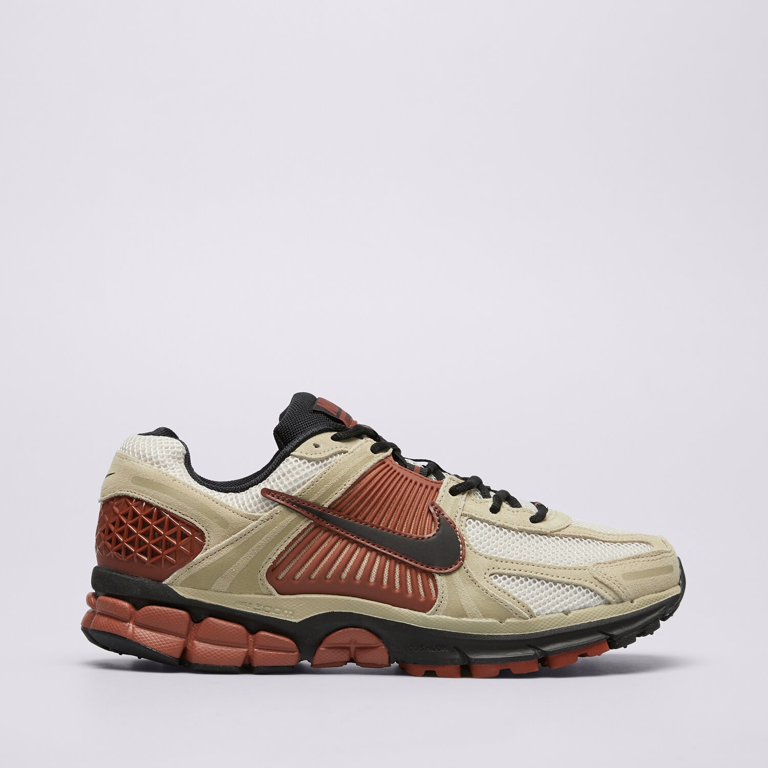 Moški superge NIKE ZOOM VOMERO 5 HF1553-201 bež