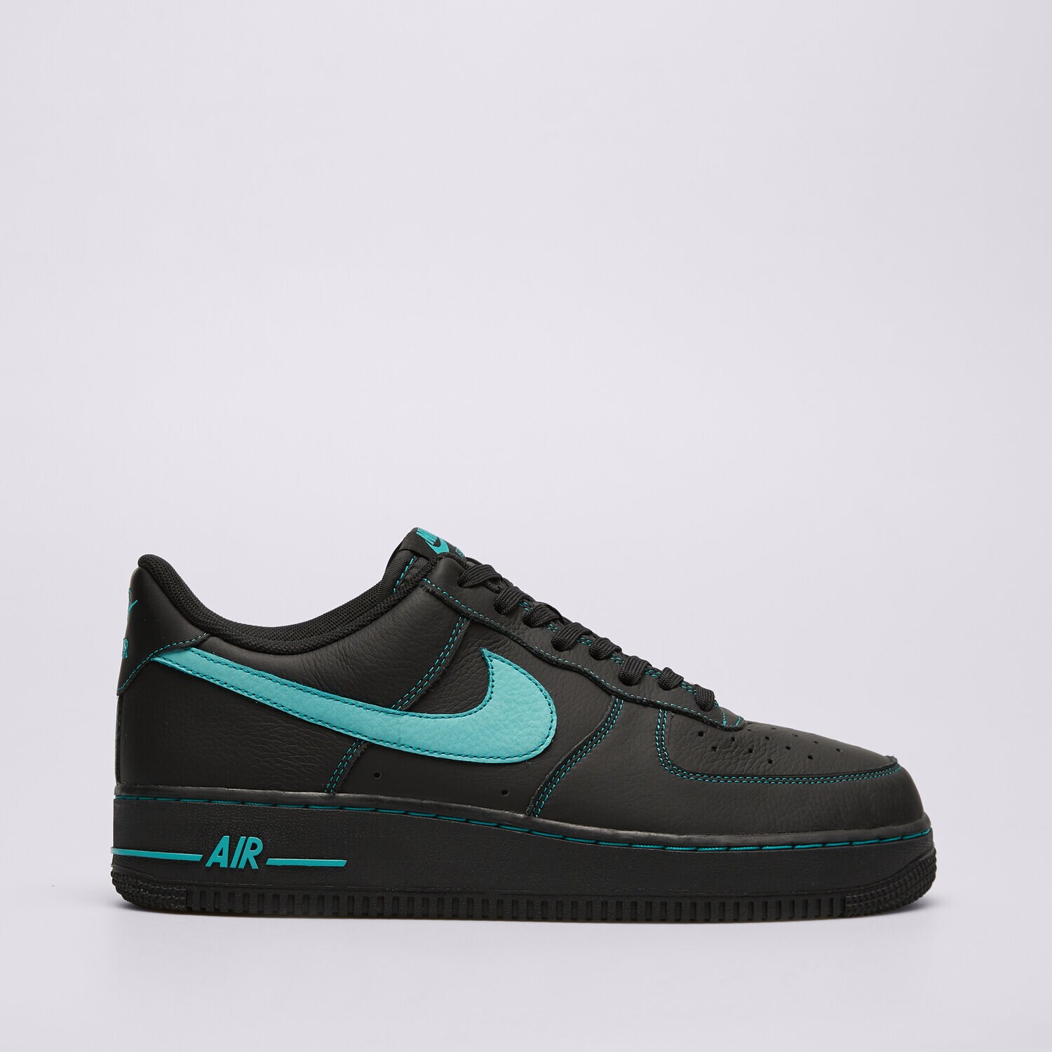 Moški superge NIKE AIR FORCE 1 '07 LV8 HQ2037-002 črna