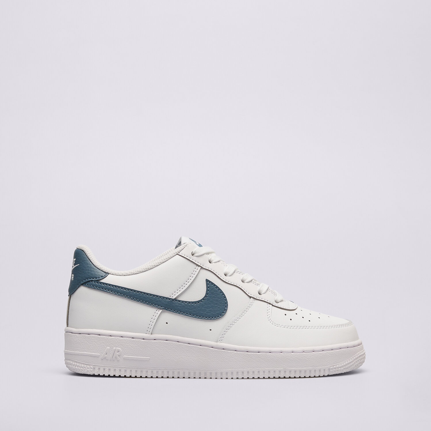 Otroški superge NIKE AIR FORCE 1 BG FV5948-121 bela