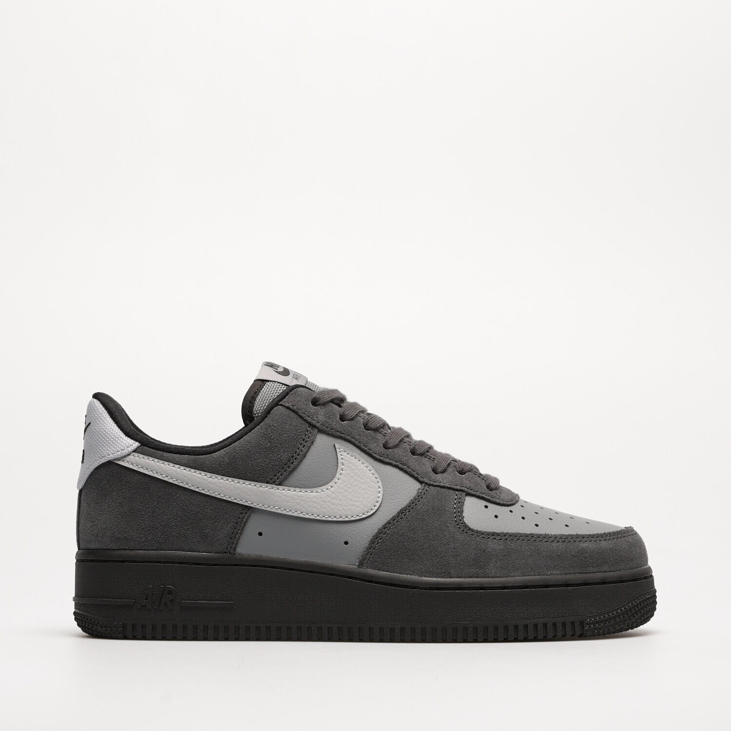 Moški superge NIKE AIR FORCE 1 LV8 CW7584-001 siva
