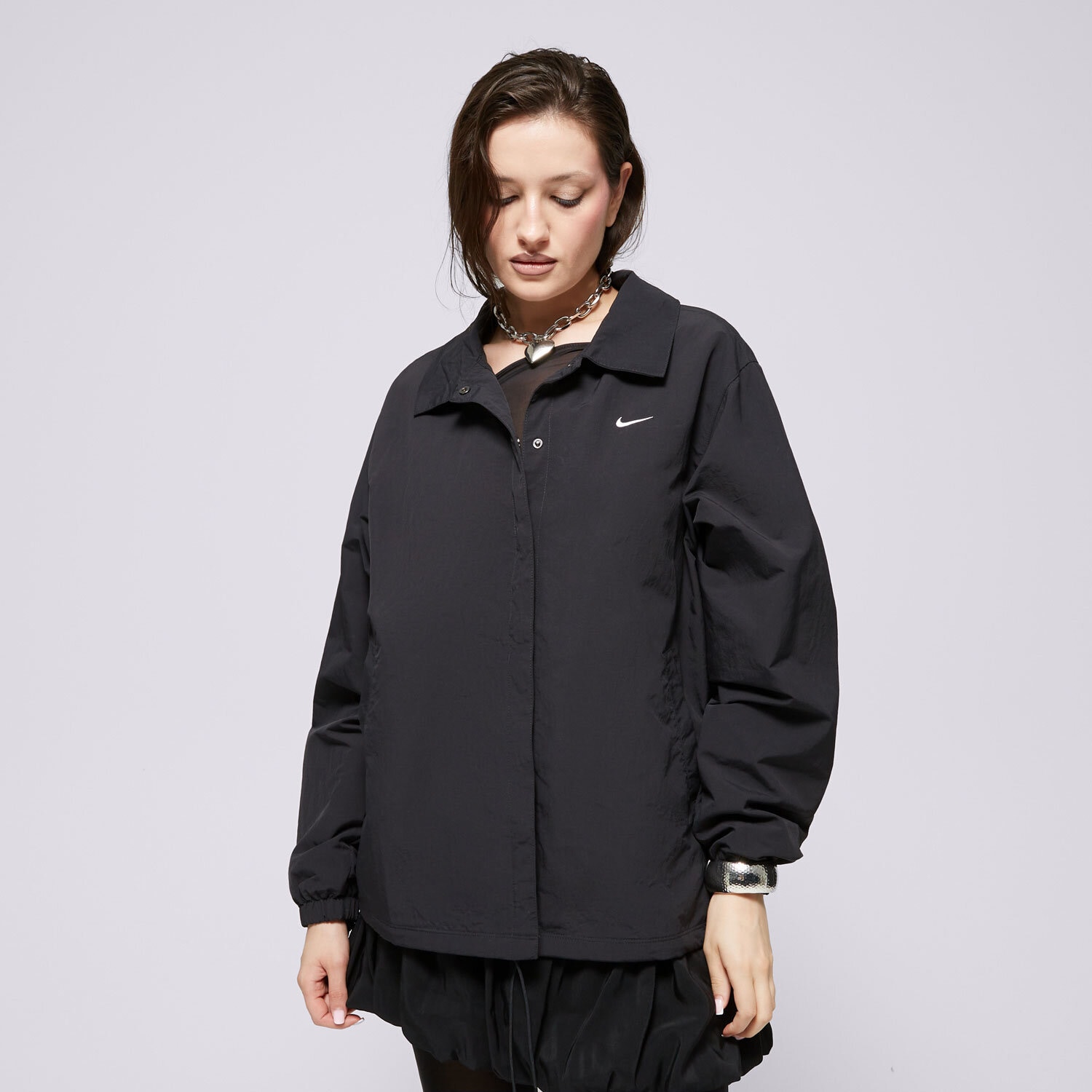 Ženska jakna za prehodni čas NIKE JAKNA W NSW ESSTL WVN UV HBR CCH JKT FV7560-010 črna