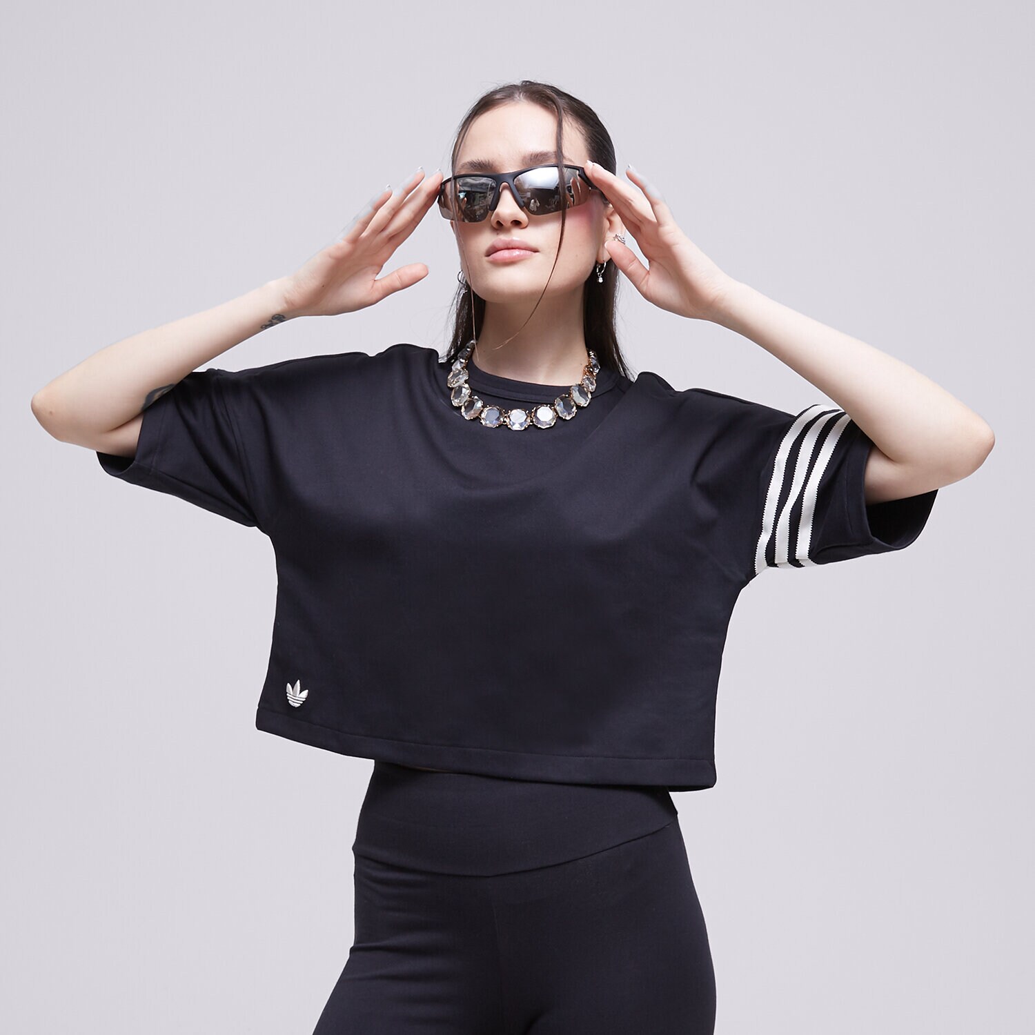 Ženska majica s kratkimi rokavi ADIDAS T-SHIRT ADICOLOR NEUCLASSICS IB7310 črna