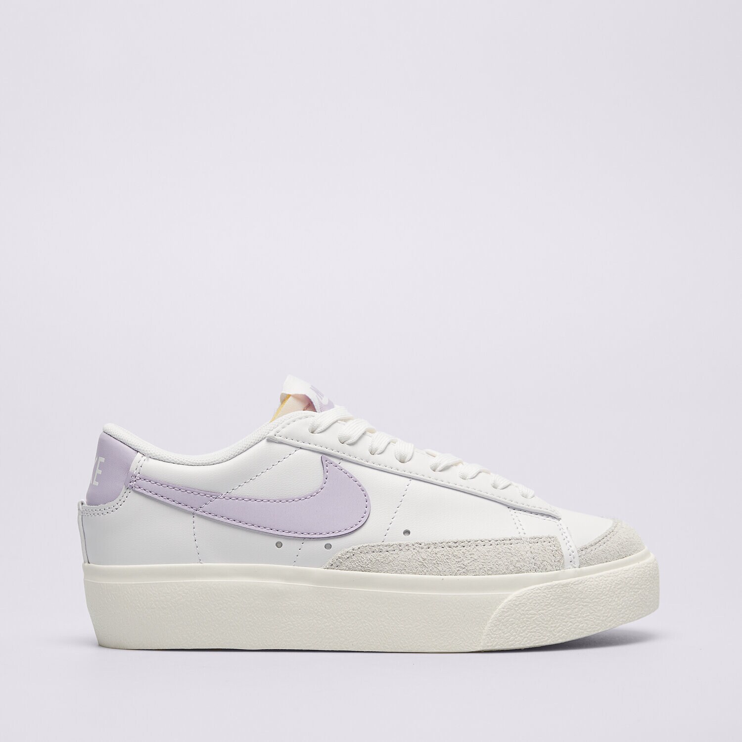 Ženske superge NIKE BLAZER LOW PLATFORM DJ0292-114 bela