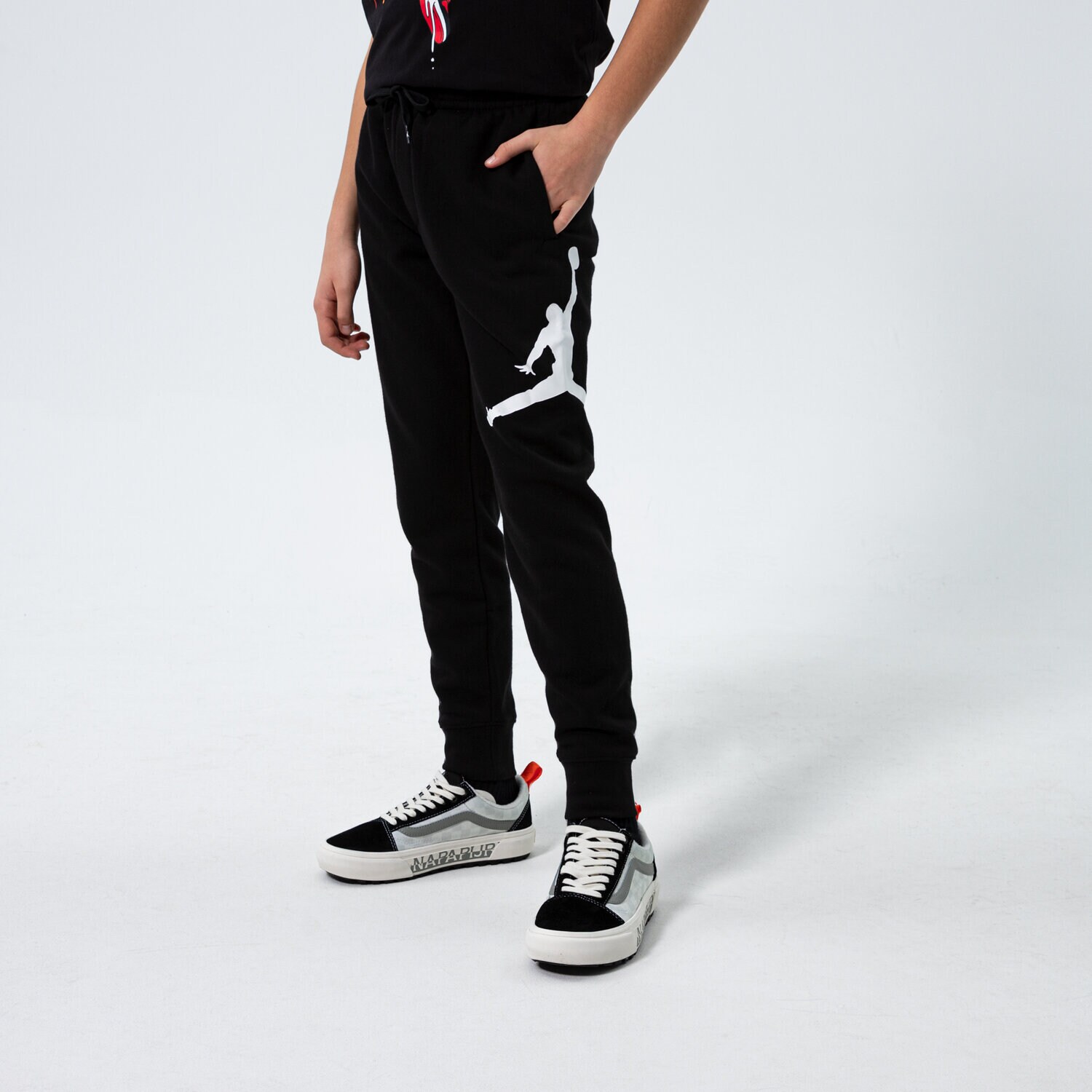 Otroški hlače JORDAN HLAČE JDB JUMPMAN LOGO FLEECE PANT BOY 956327-023 črna