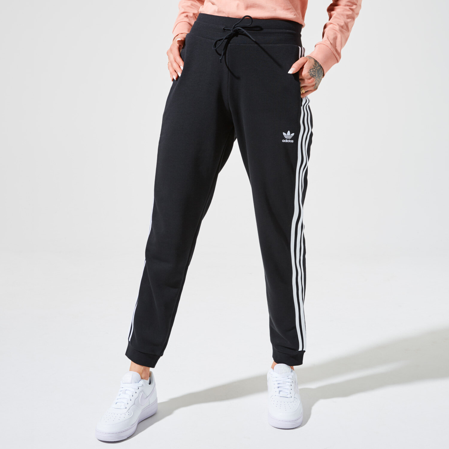 Ženske hlače ADIDAS HLAČE SLIM GD2255 črna