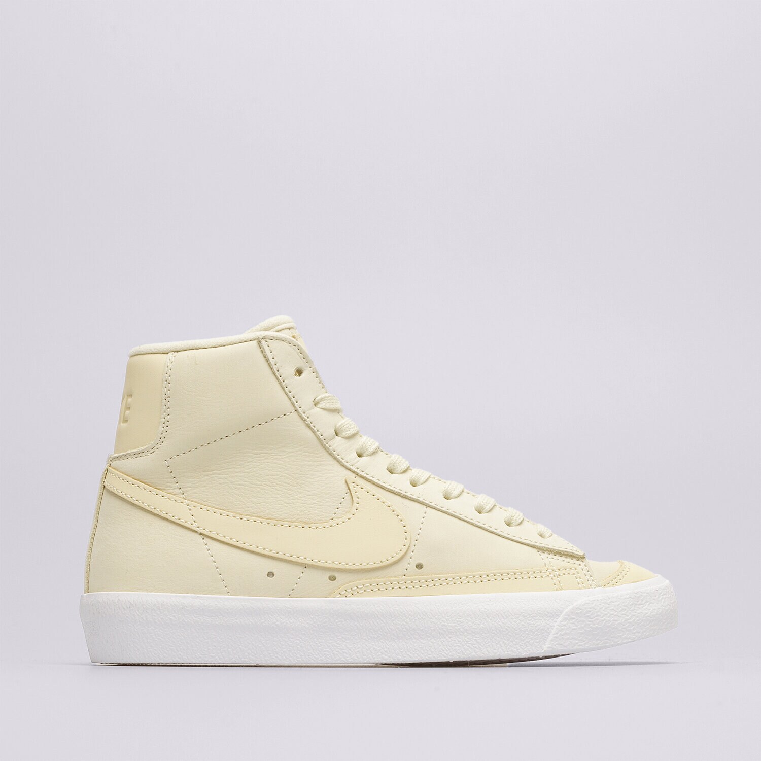 Ženske superge NIKE BLAZER MID '77 LX DQ7572-700 rumena