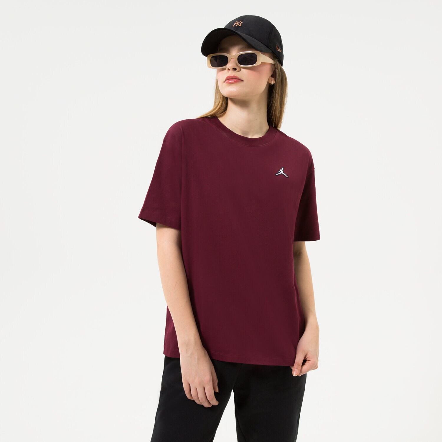 Ženska majica s kratkimi rokavi JORDAN T-SHIRT W J ESSEN TEE CORE 22 DM5029-645 bordo