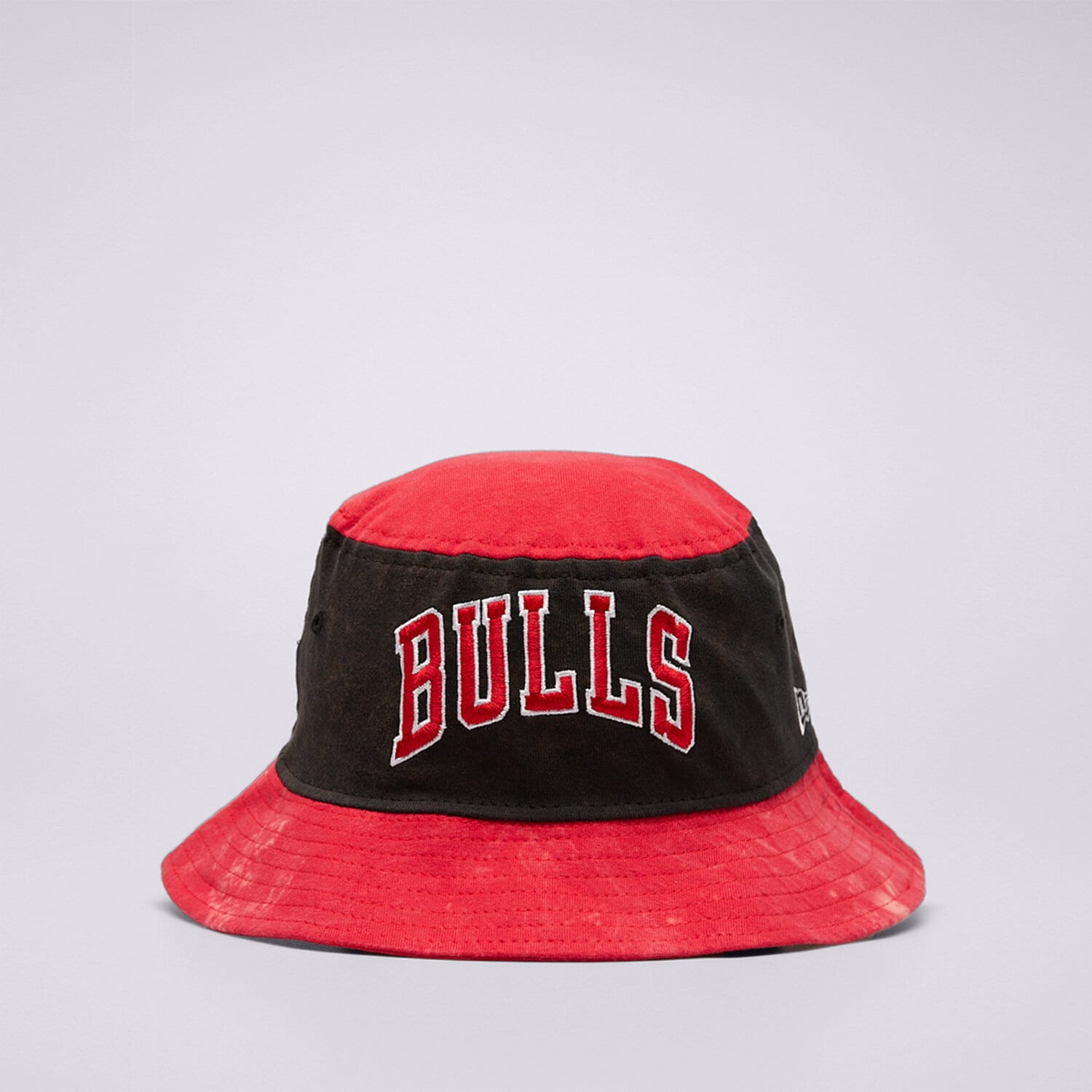 NEW ERA KLOBUK WASHED TAPERED BULLS CHICAGO BULLS BLK 60240491 rdeča