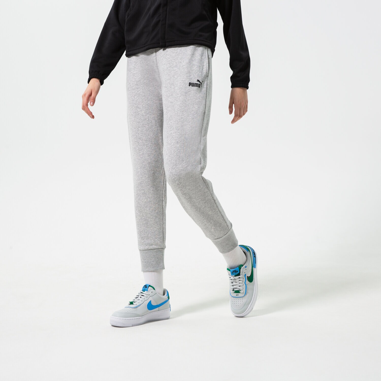 Ženske hlače PUMA HLAČE ESS SWEATPANTS TR CL 586842 04 siva