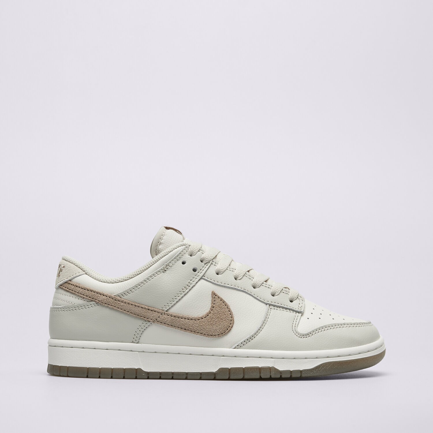 Moški superge NIKE DUNK LOW RETRO SE ESS+ FJ4188-001 bež