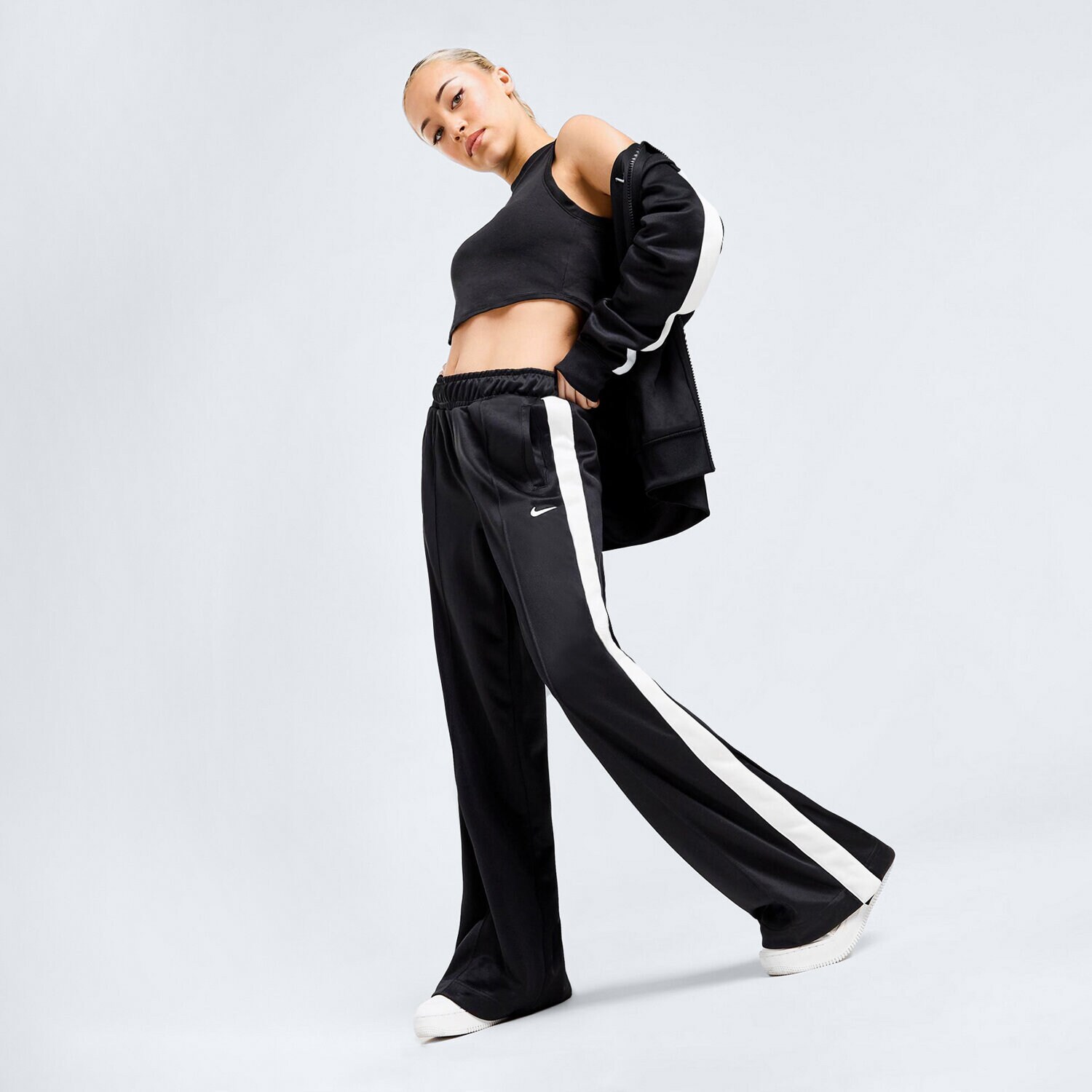Ženske hlače NIKE HLAČE W NSW PK PANT SW STREETSWEAR FZ7279-010 črna