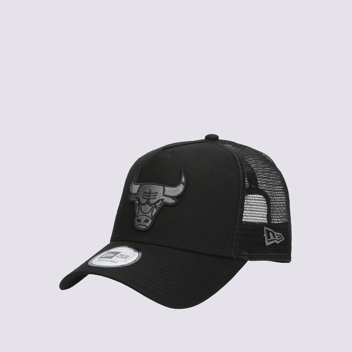 Moška kapa s strešico NEW ERA KAPA NBA TRUCKER BULLS CHICAGO BULLS BLKBLK 12523913 črna
