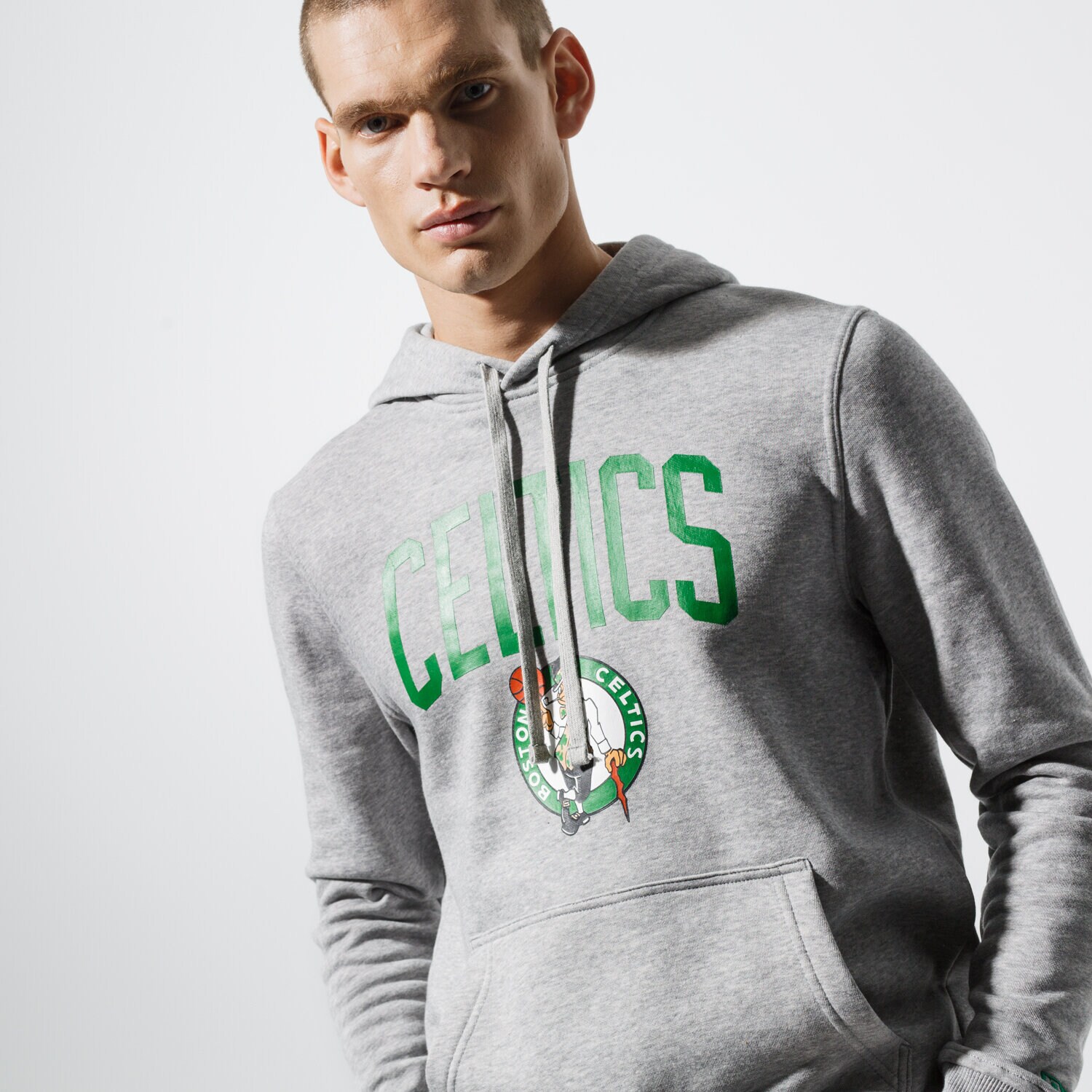 Moški pulover NEW ERA JOPICA TEAM LOGO BOSTON CELTICS BOSTON CELTICS GRA 11546182 siva