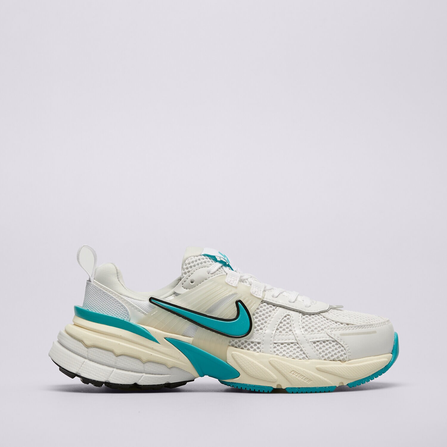 Ženske superge NIKE V2K RUN FD0736-105 bela