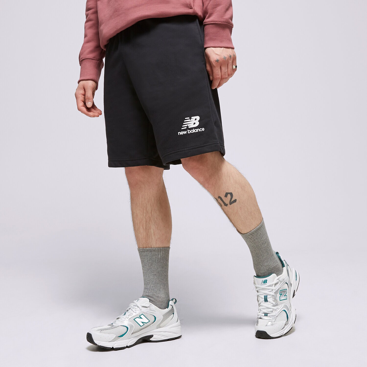 Moški kratke hlače NEW BALANCE KRATKE HLAČE NB   ESSENTIALS STACKED SHORT MS31540BK črna