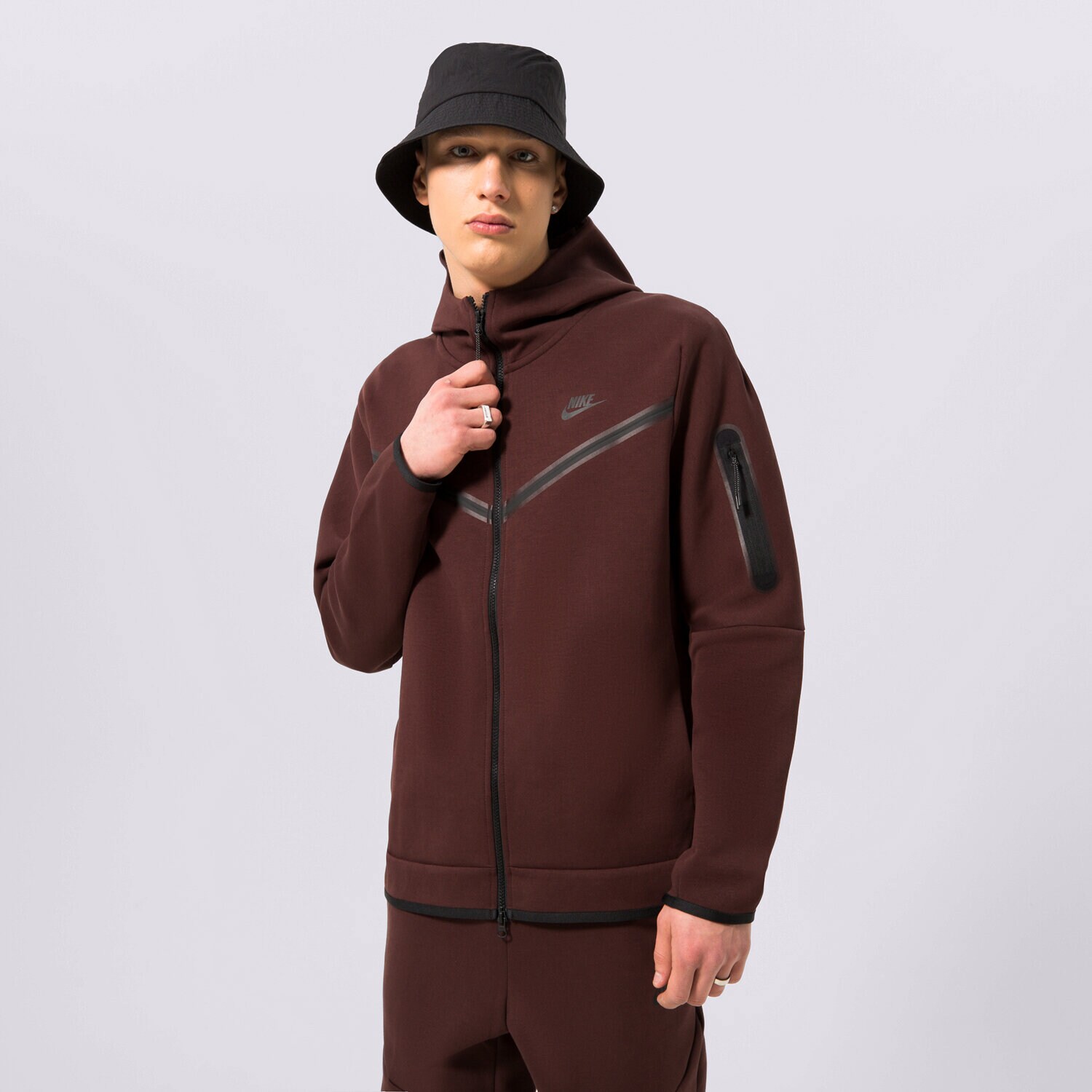 Moški pulover NIKE JOPICA S KAPUCO SPORTSWEAR TECH FLEECE CU4489-227 rjava