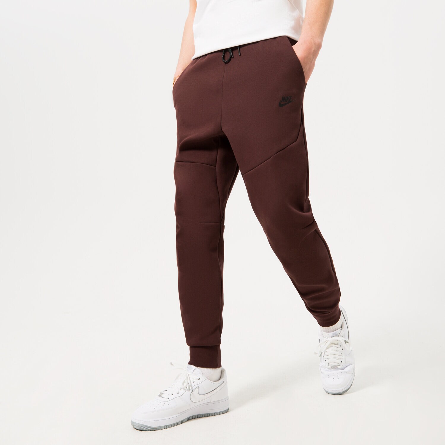 Moški hlače NIKE HLAČE SPORTSWEAR TECH FLEECE CU4495-227 rjava
