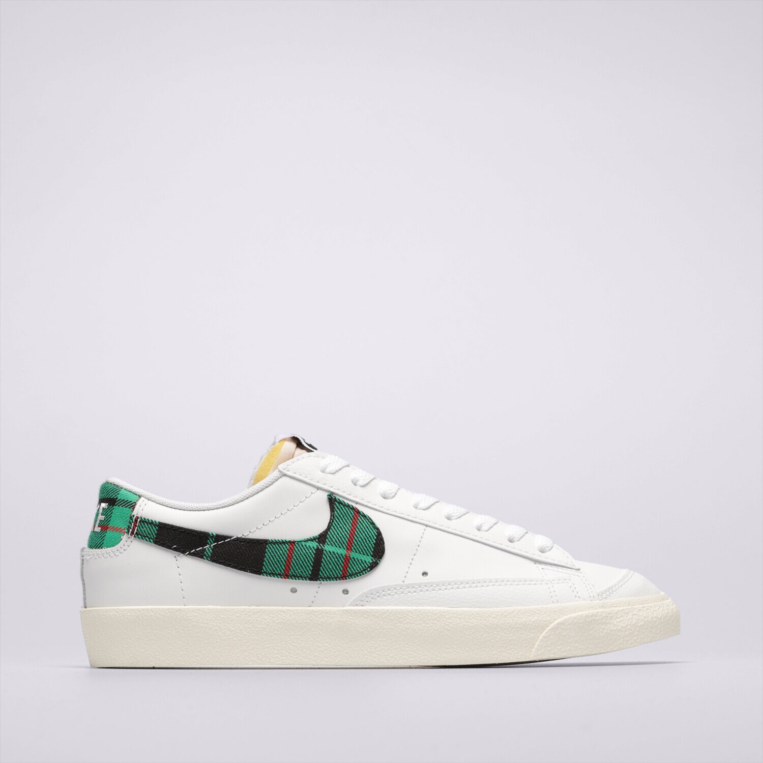 Moški superge NIKE BLAZER LOW '77 PREMIUM DV0801-100 bela