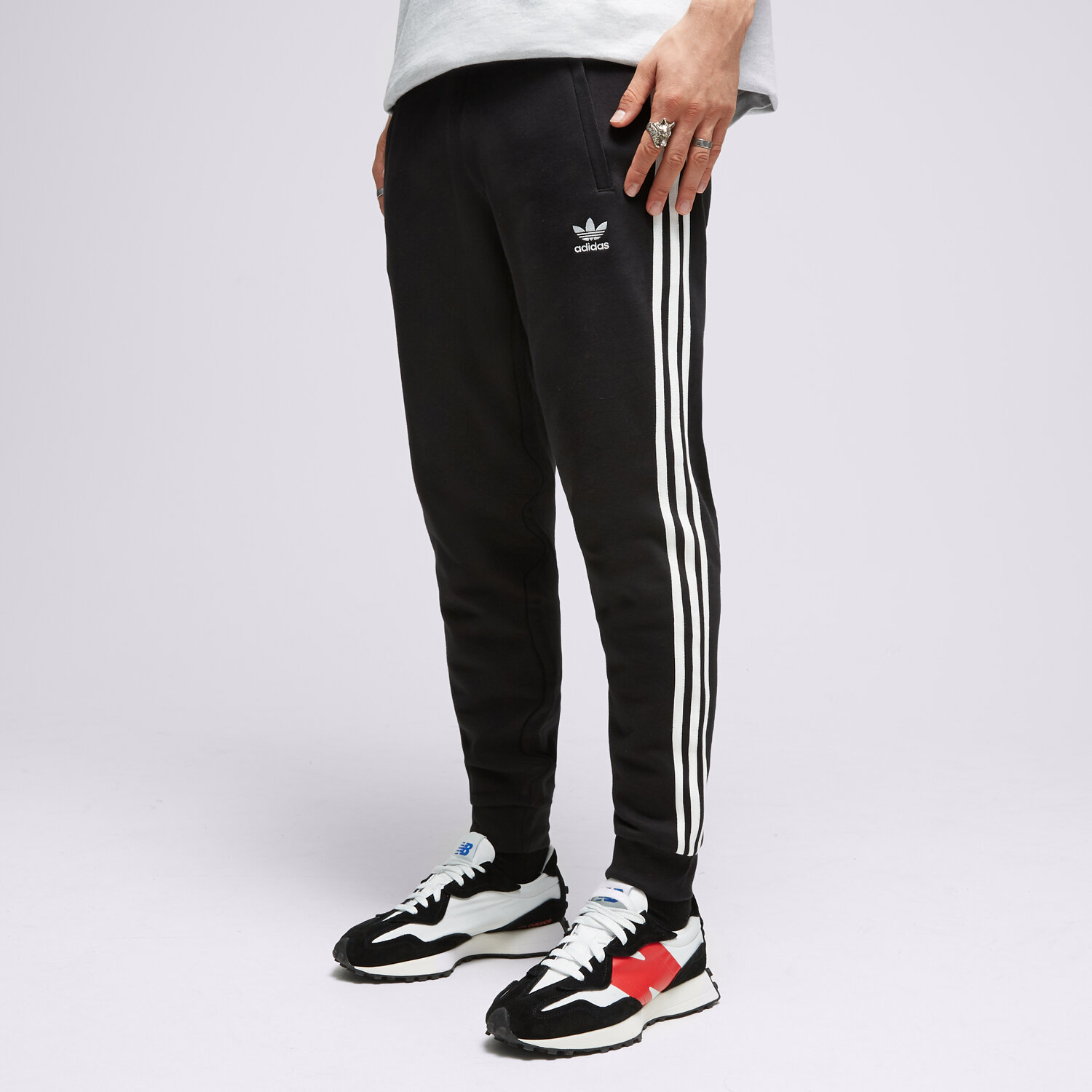 Moški hlače ADIDAS HLAČE 3-STRIPES PANT IA4794 črna
