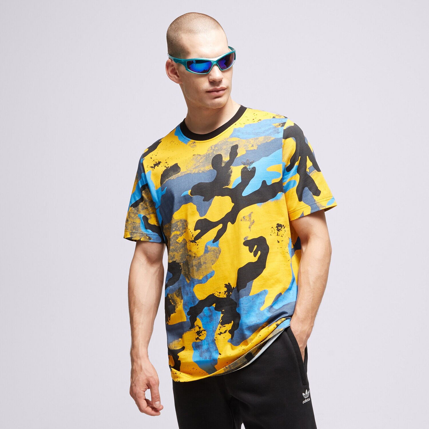 Moška majica s kratkimi rokavi ADIDAS T-SHIRT CAMO AOP TEE HK2801 pisana