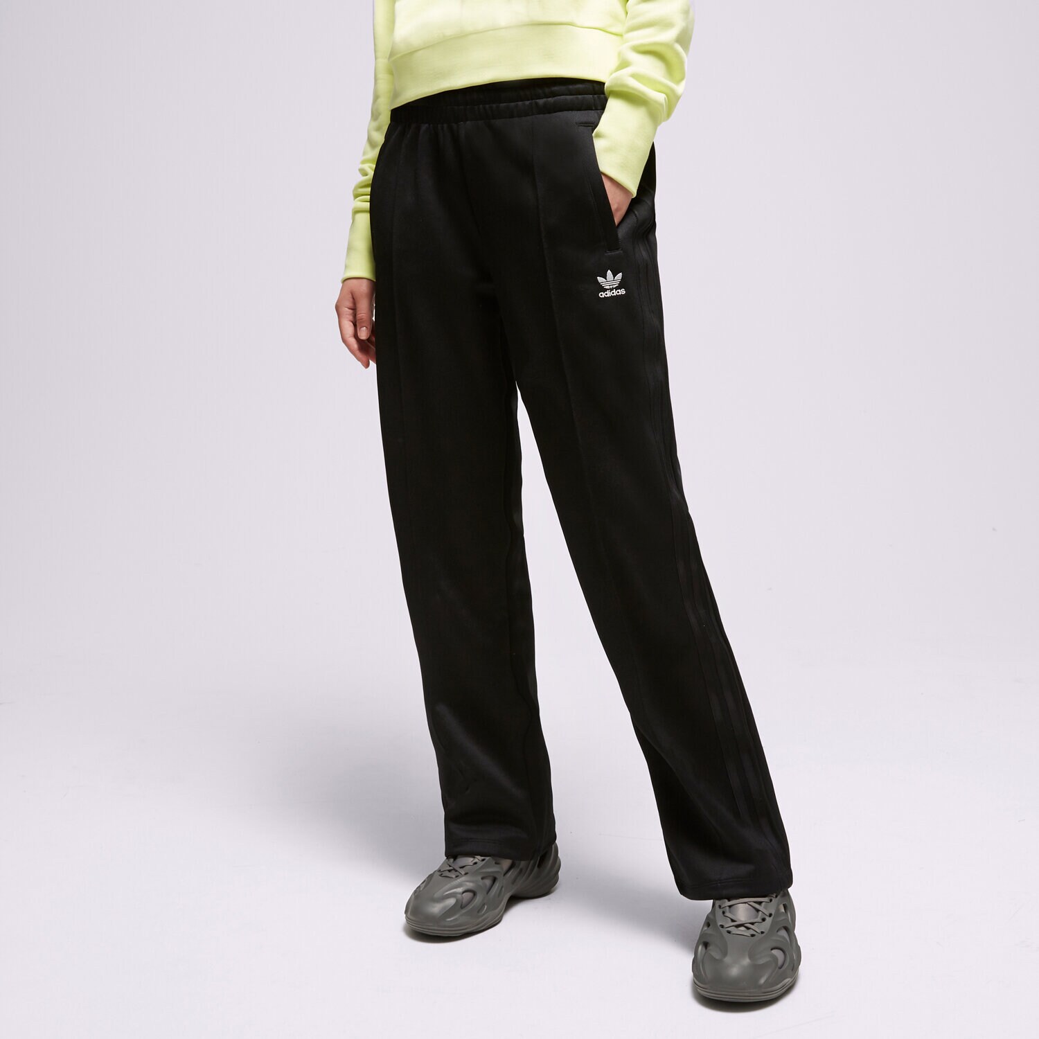 Ženske hlače ADIDAS HLAČE OVRRSIZED SST  IK6505 črna