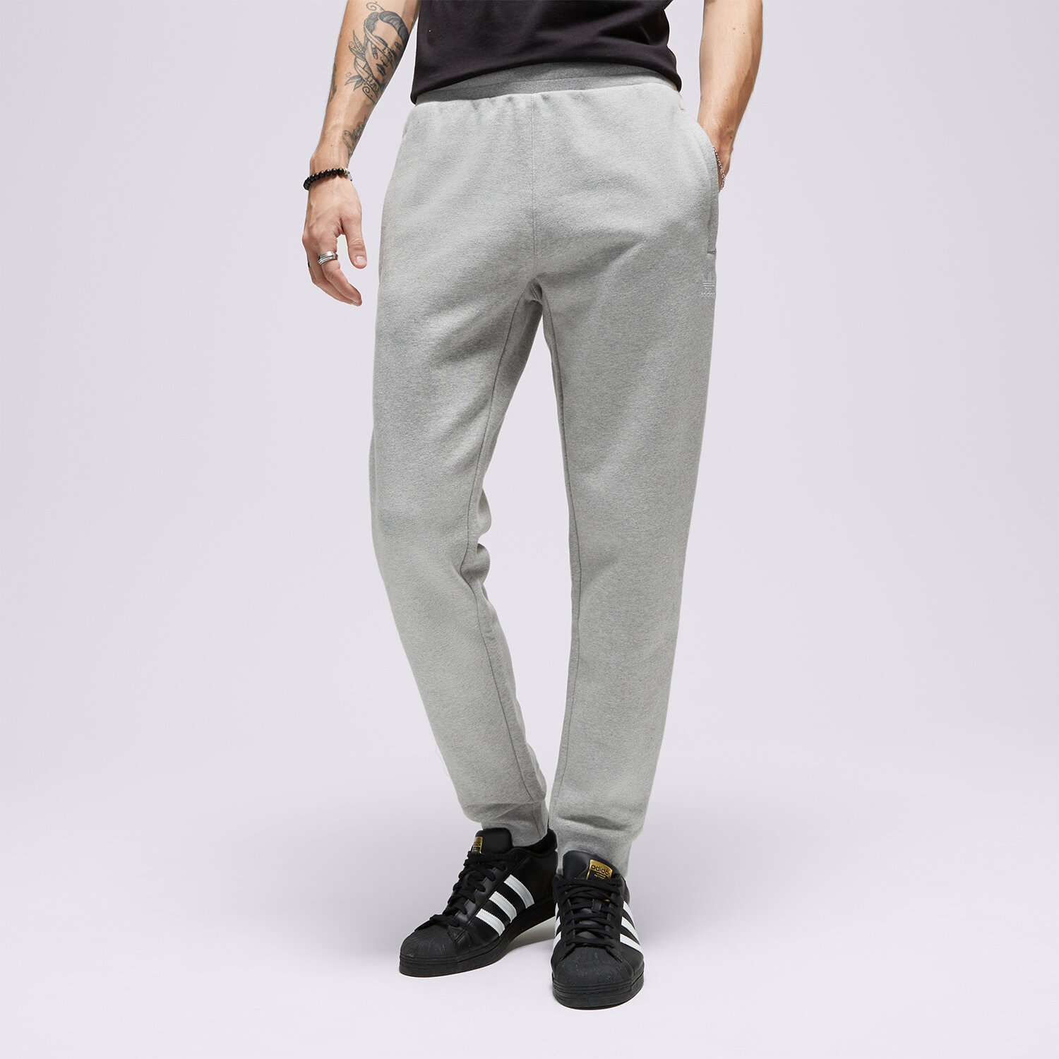 Moški hlače ADIDAS HLAČE ESSENTIALS PANT IA4833 siva