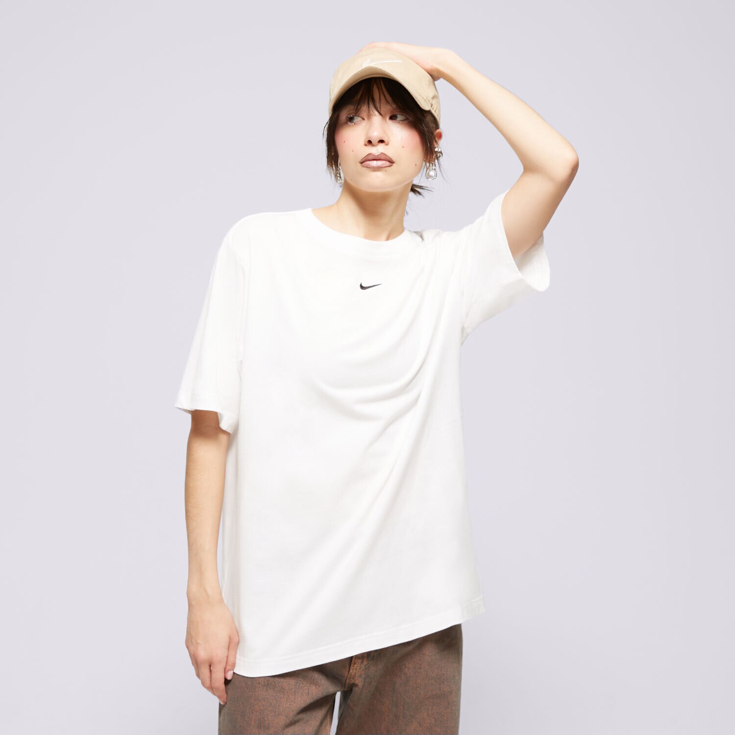 Ženska majica s kratkimi rokavi NIKE T-SHIRT W NSW TEE ESSNTL LBR FD4149-100 bela