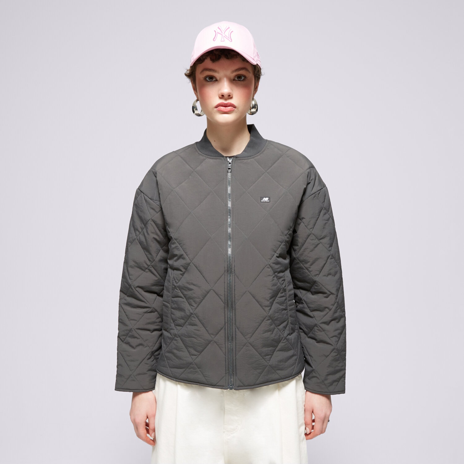 Ženska jakna za prehodni čas NEW BALANCE JAKNA JAKNA ATHLETICS FASHION INSULATED ACK WJ33504ACK kaki
