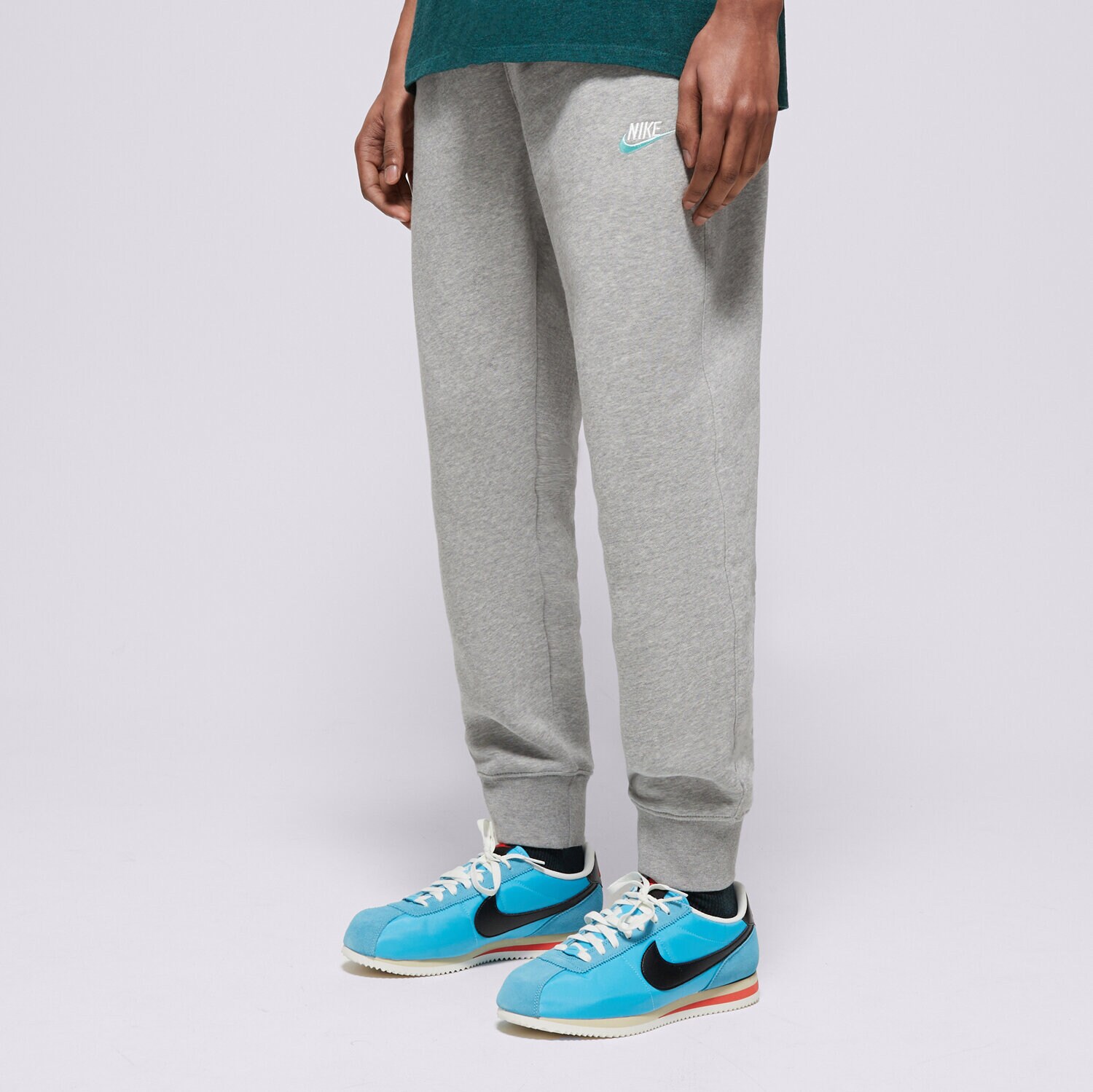 Moški hlače NIKE HLAČE M NSW CLUB DT JGGR BB ESSENTIALS DQ8385-065 siva