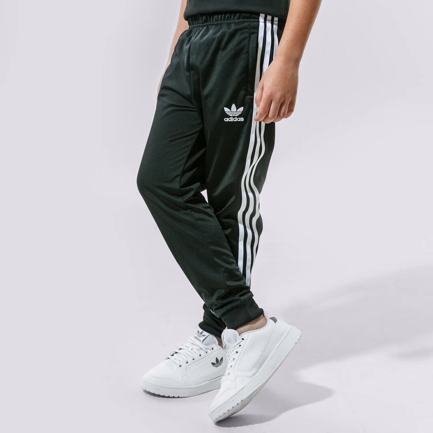 Otroški hlače ADIDAS HLAČE SST TRACK PANTS B GN8453 črna