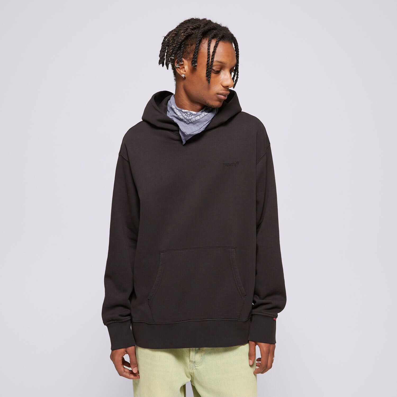 Moški pulover LEVI'S JOPICA S KAPUCO THE AUTHENTIC HOODIE BLACKS A8435-0019 črna