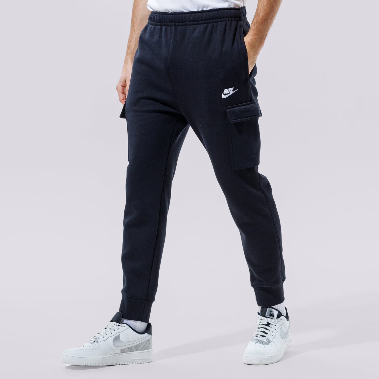 Moški hlače NIKE HLAČE SPORTSWEAR CLUB FLEECE CARGO CD3129-010 črna