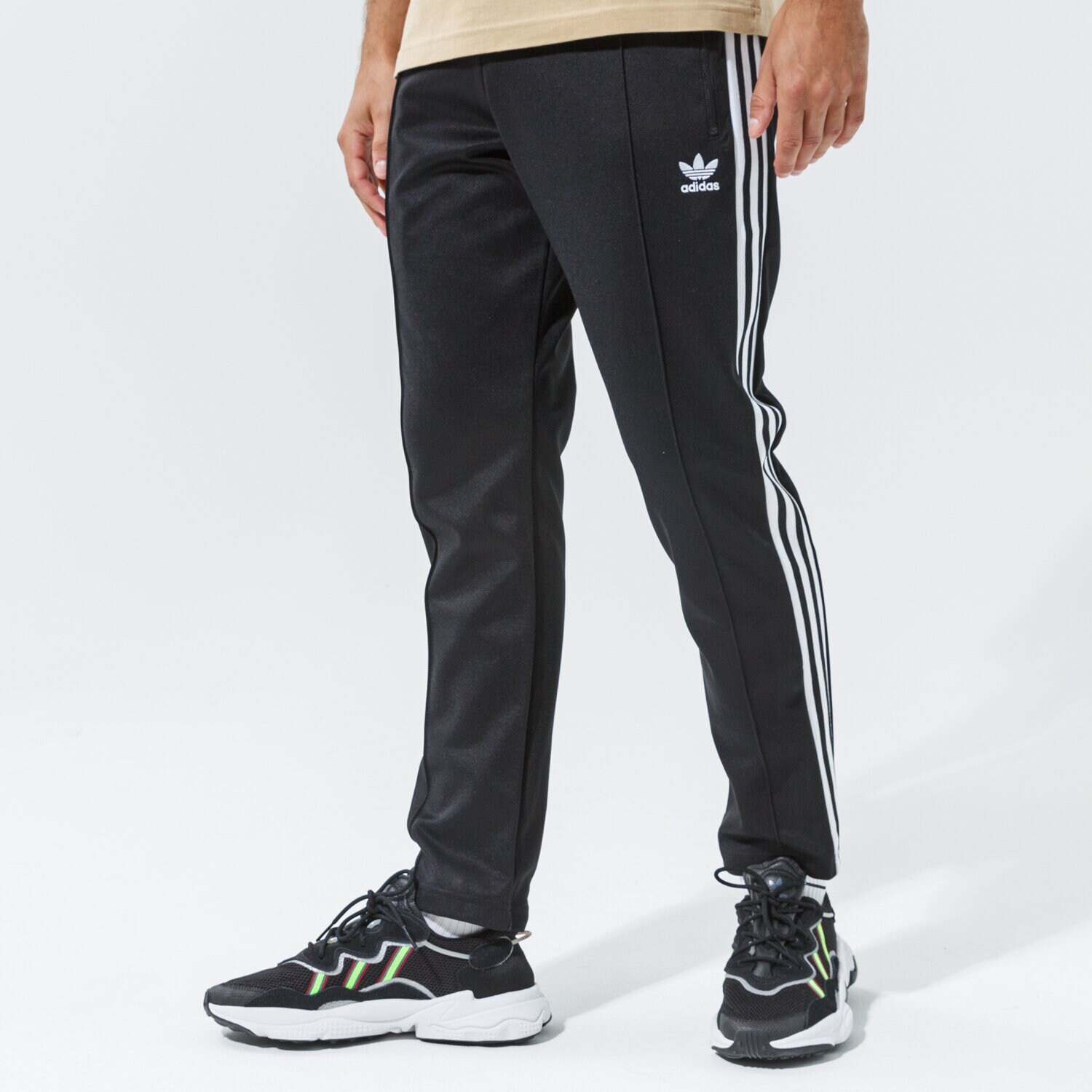 Moški hlače ADIDAS HLAČE BECKENBAUER TP H09115 črna