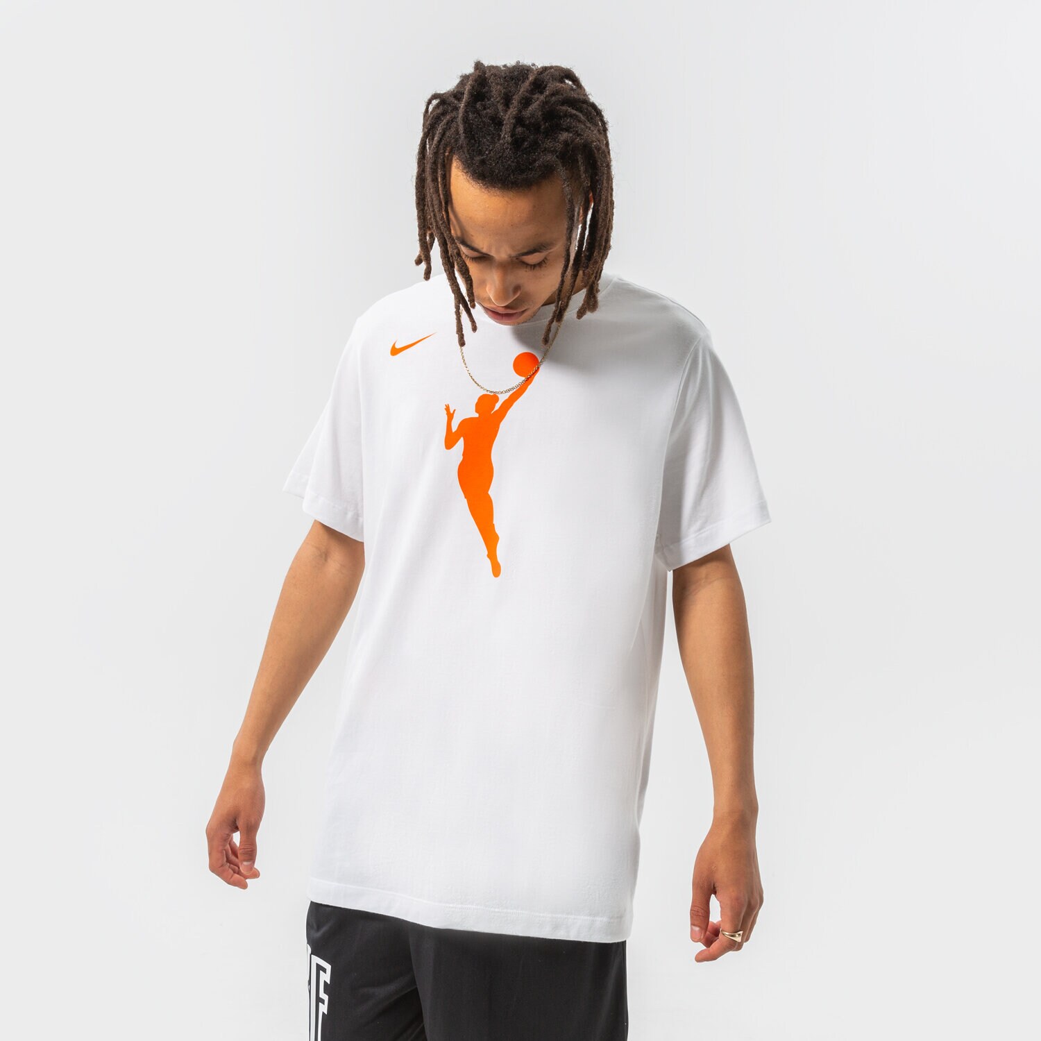 Ženska majica s kratkimi rokavi NIKE T-SHIRT WNBA U NK DF TEAM 13 SS TEE NBA DR9316-100 bela