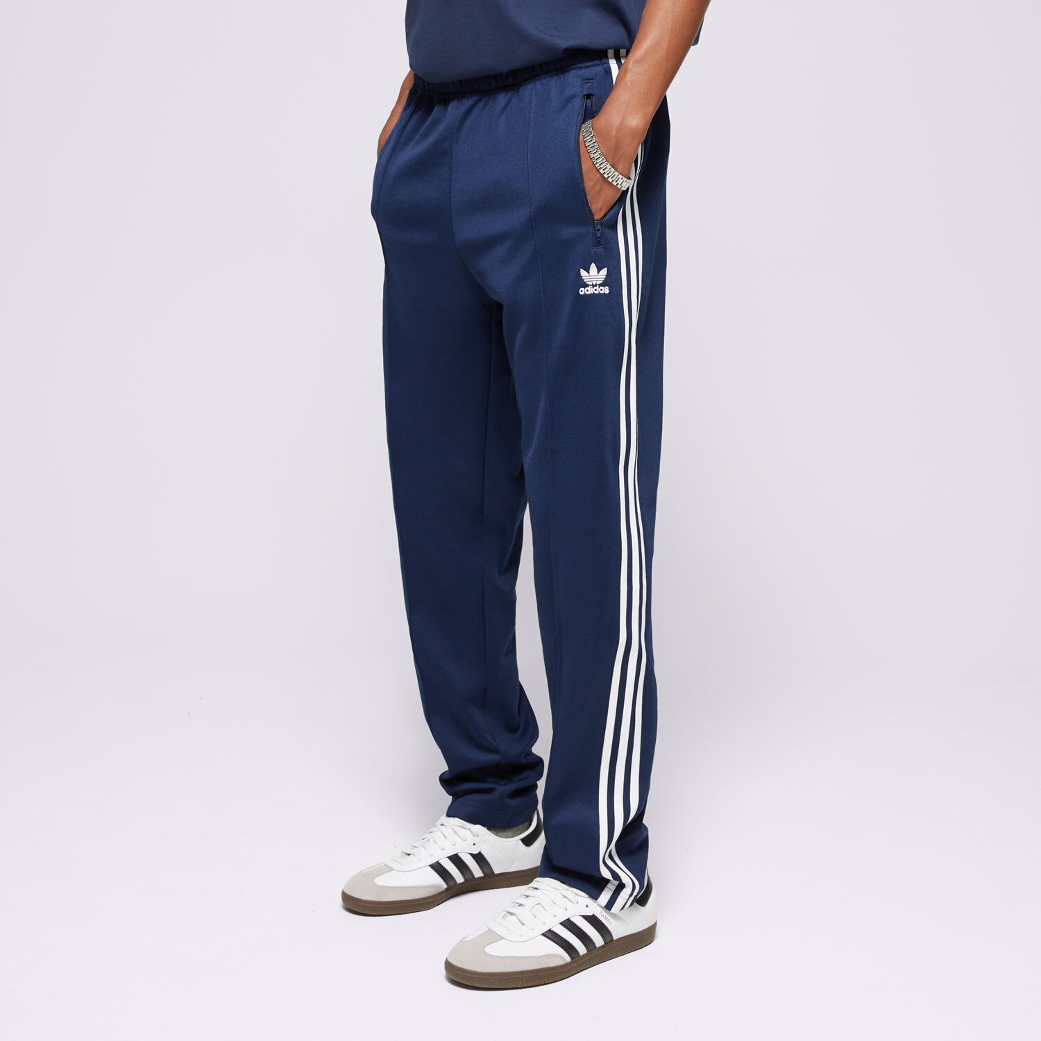Moški hlače ADIDAS HLAČE BECKENBAUER TP IP0421 mornarsko modra