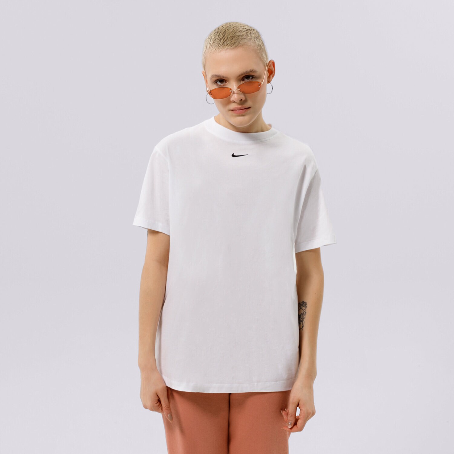 Ženska majica s kratkimi rokavi NIKE T-SHIRT SPORTSWEAR ESSENTIAL OVERSIZED DN5697-100 bela