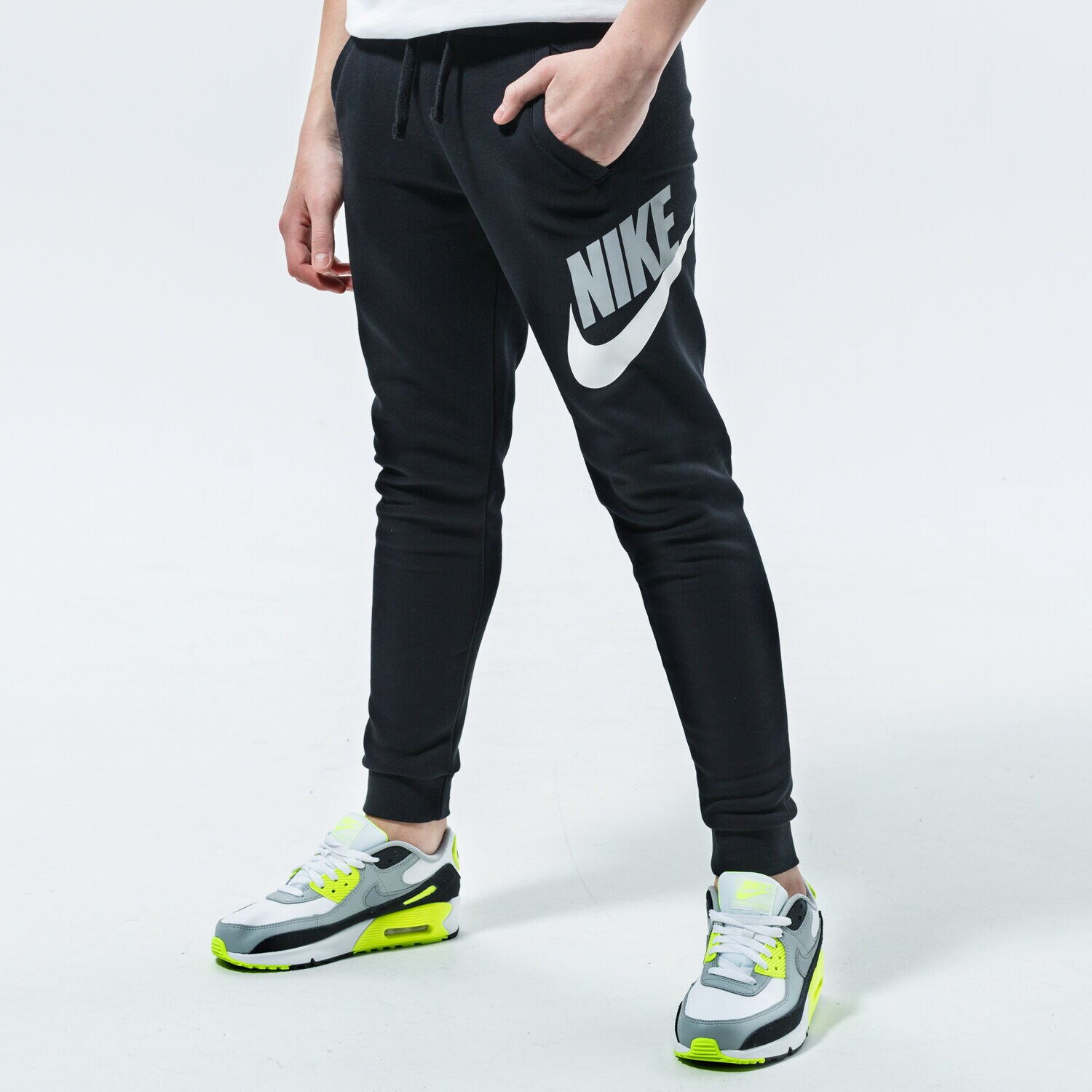 Otroški hlače NIKE HLAČE FLEECE JOGGERS JUNIOR BOY CJ7863-010 črna