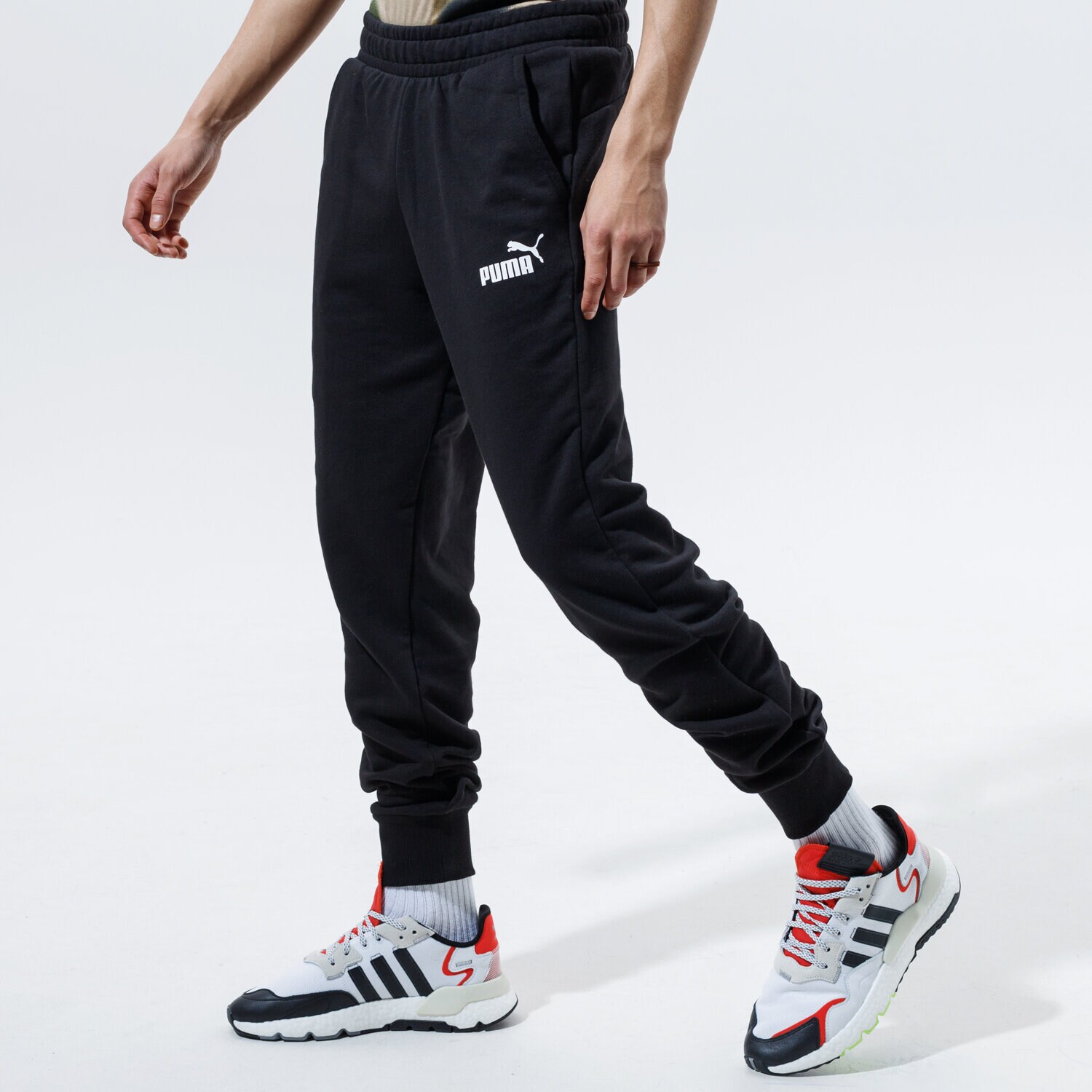 Moški hlače PUMA HLAČE ESS LOGO TR CL 58671601 črna