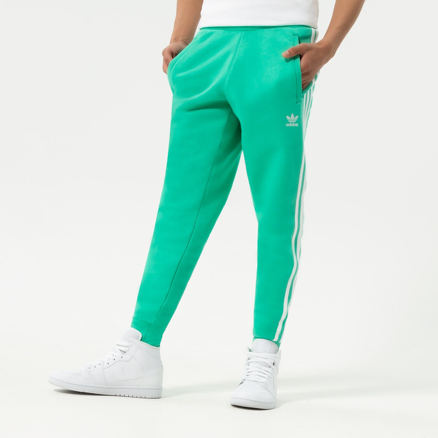 Moški hlače ADIDAS HLAČE 3-STRIPES PANT HF2102 zelena