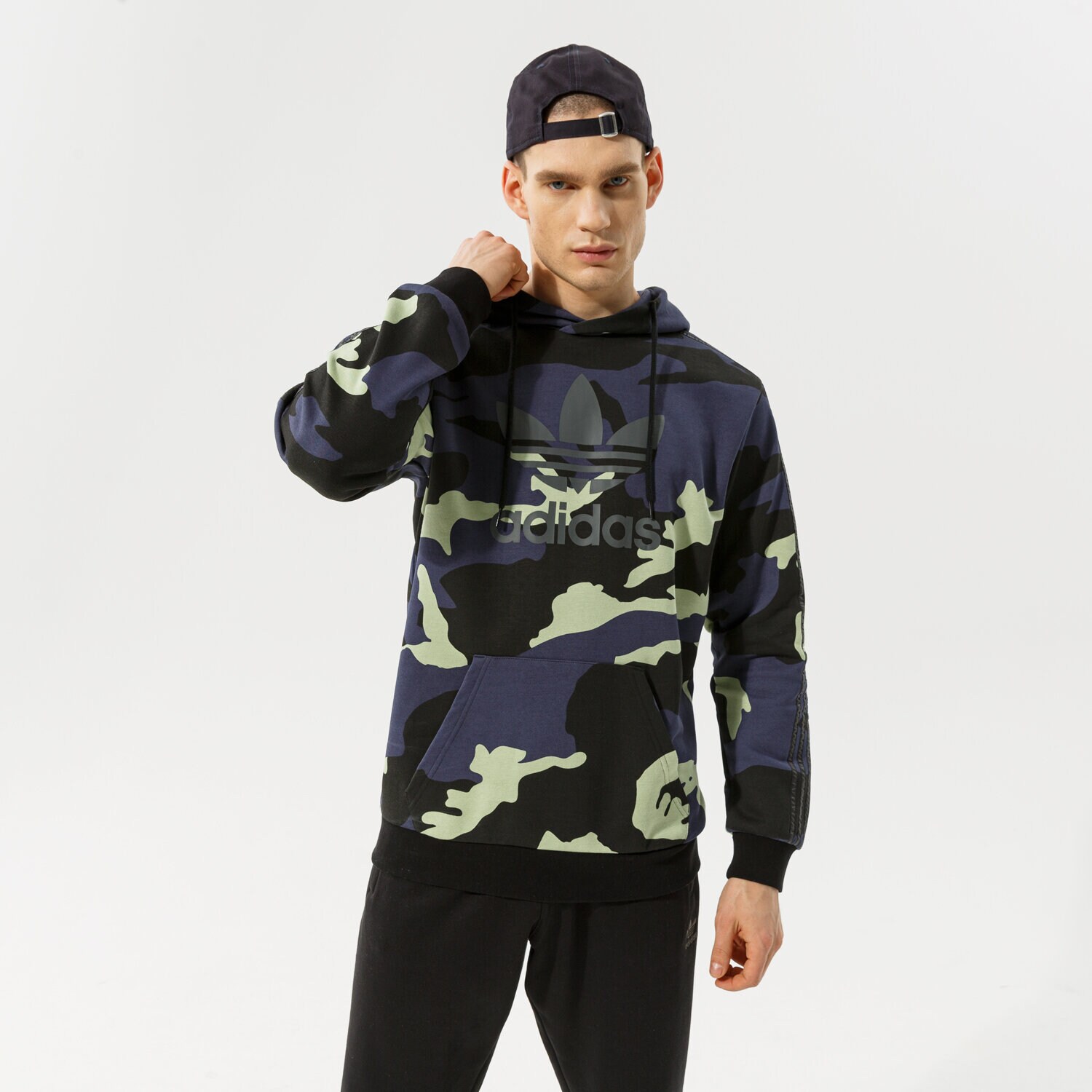 Moški pulover ADIDAS JOPICA S KAPUCO CAMO HOODIE HF4882 pisana