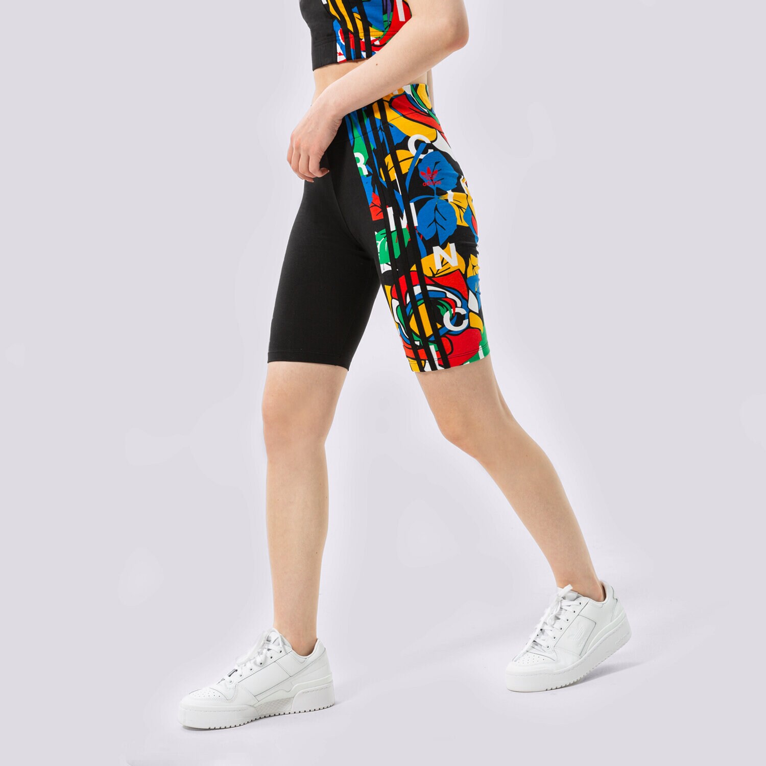 Ženske hlače ADIDAS KRATKE HLAČE LEGINSI HC4472 črna
