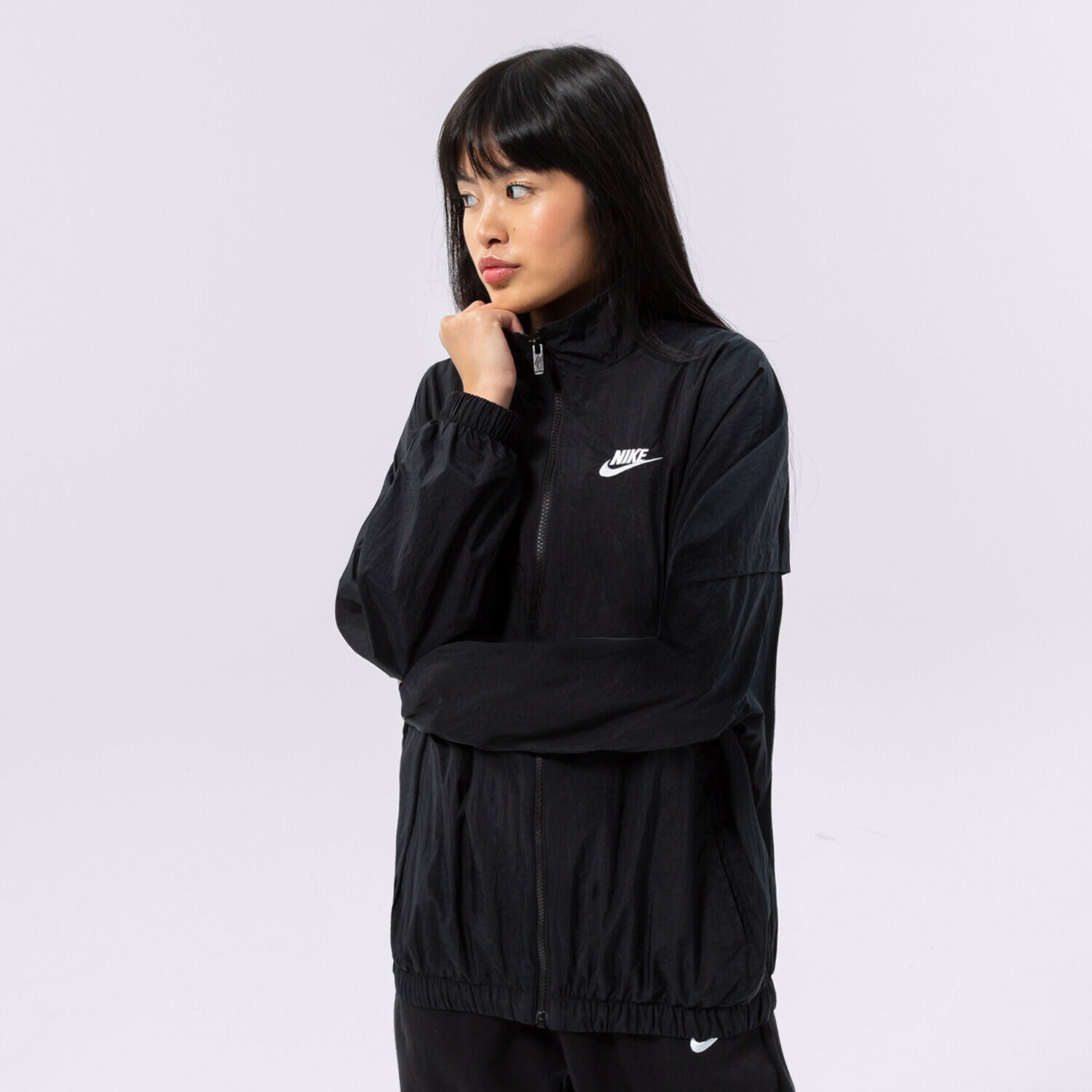 Ženska jakna za prehodni čas NIKE JAKNA W NSW ESSNTL WR WVN JKT DM6185-010 črna