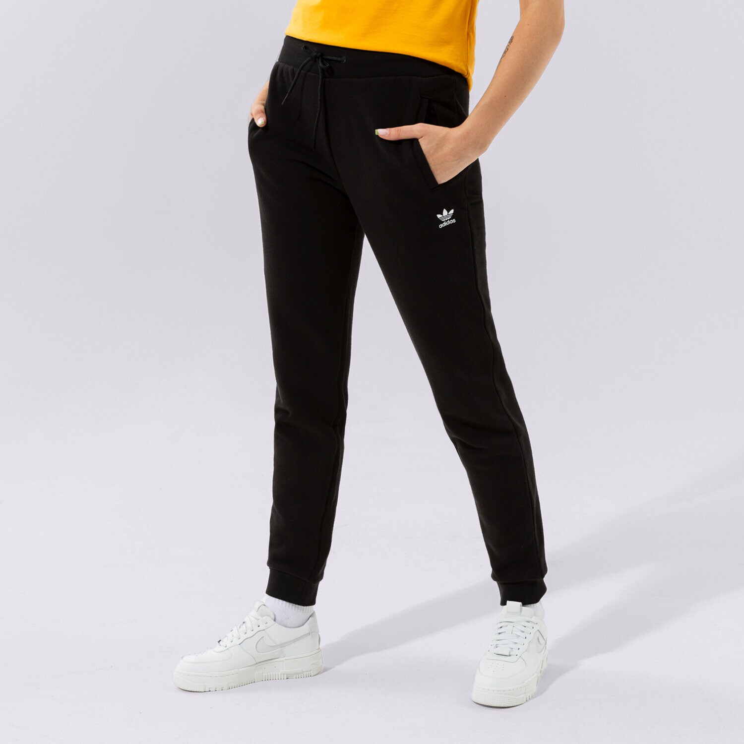 Ženske hlače ADIDAS HLAČE TRACK PANT H37878 črna