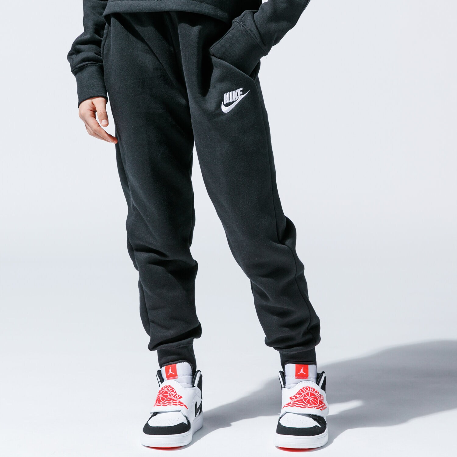 Otroški hlače NIKE HLAČE SPORTSWEAR GIRL BV2720-010 črna