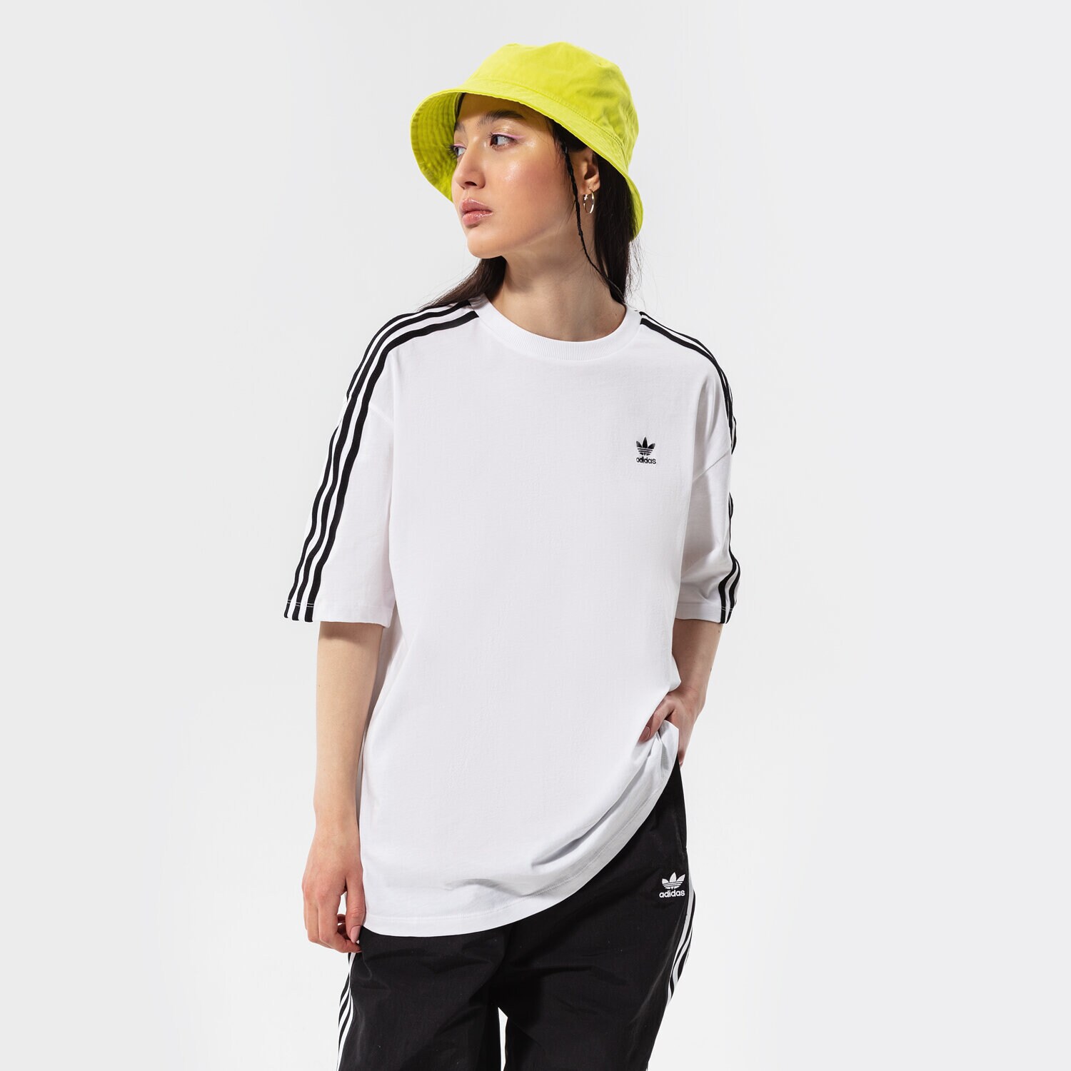Ženska majica s kratkimi rokavi ADIDAS T-SHIRT OVERSIZED H37796 bela