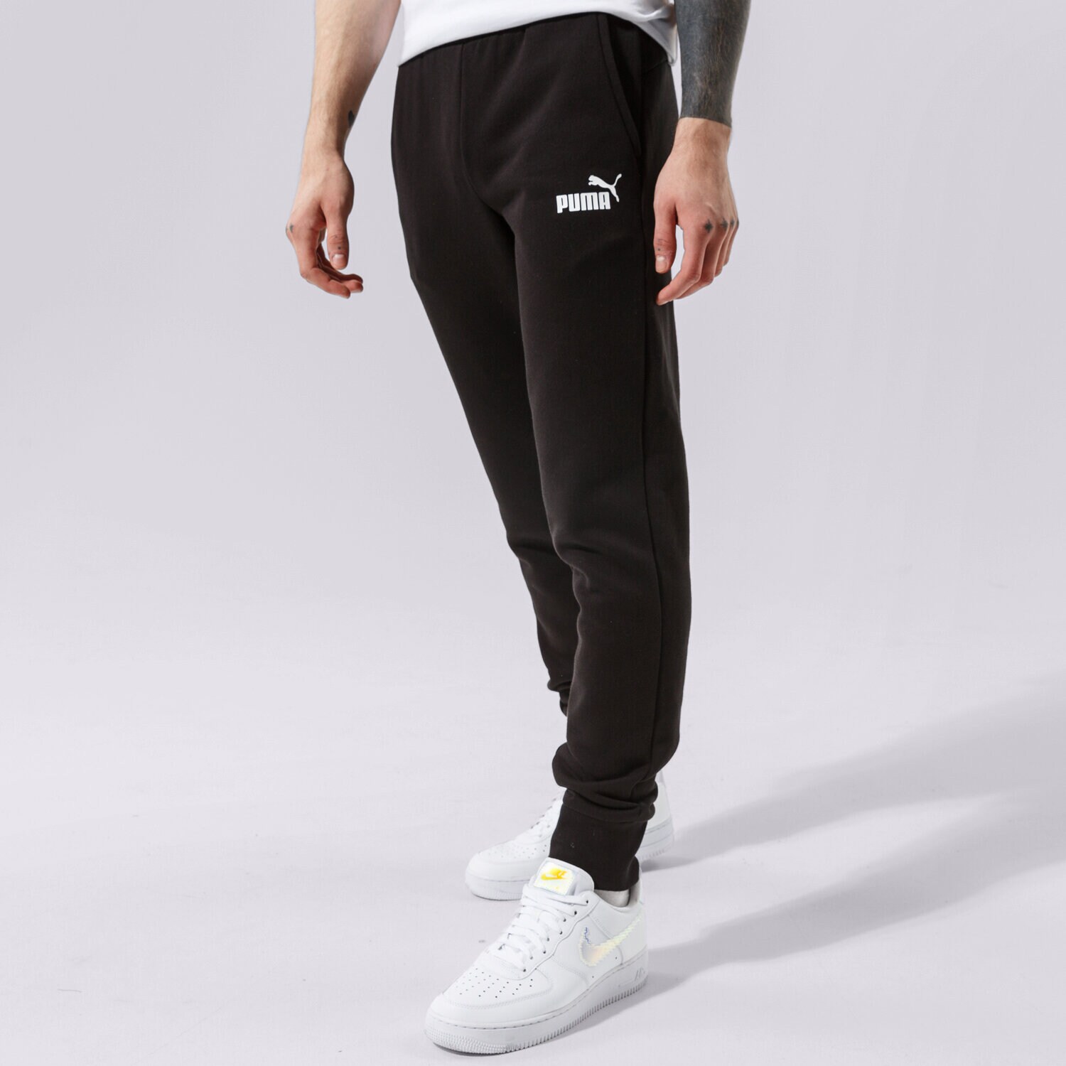 Moški hlače PUMA HLAČE ESS LOGO PANTS FL CL - PUMA BLACK 58671401 črna