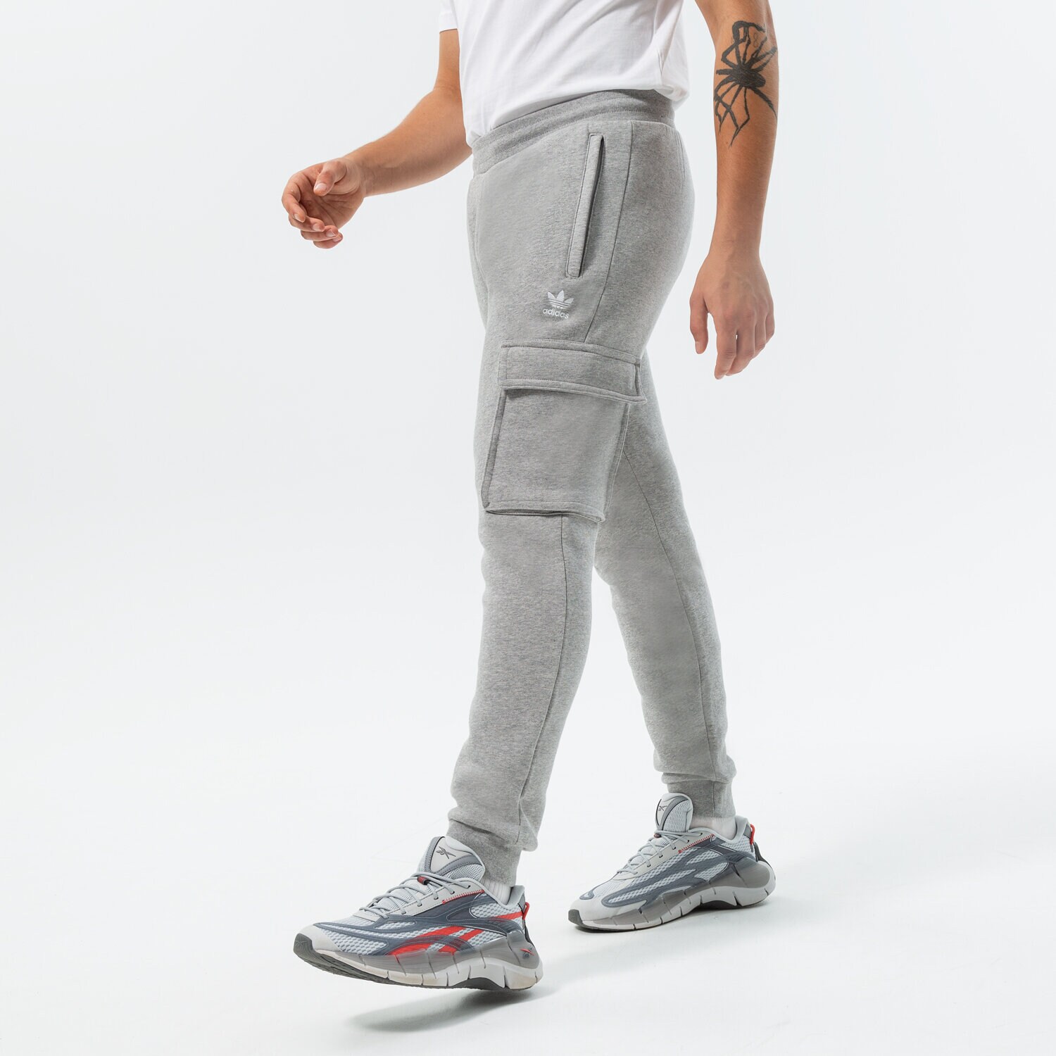 Moški hlače ADIDAS HLAČE ESSENTIALS C P HK0184 siva