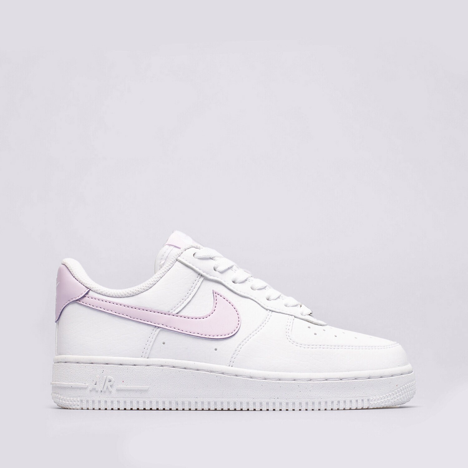 Ženske superge NIKE AIR FORCE 1 '07 NEXT NATURE DN1430-105 bela