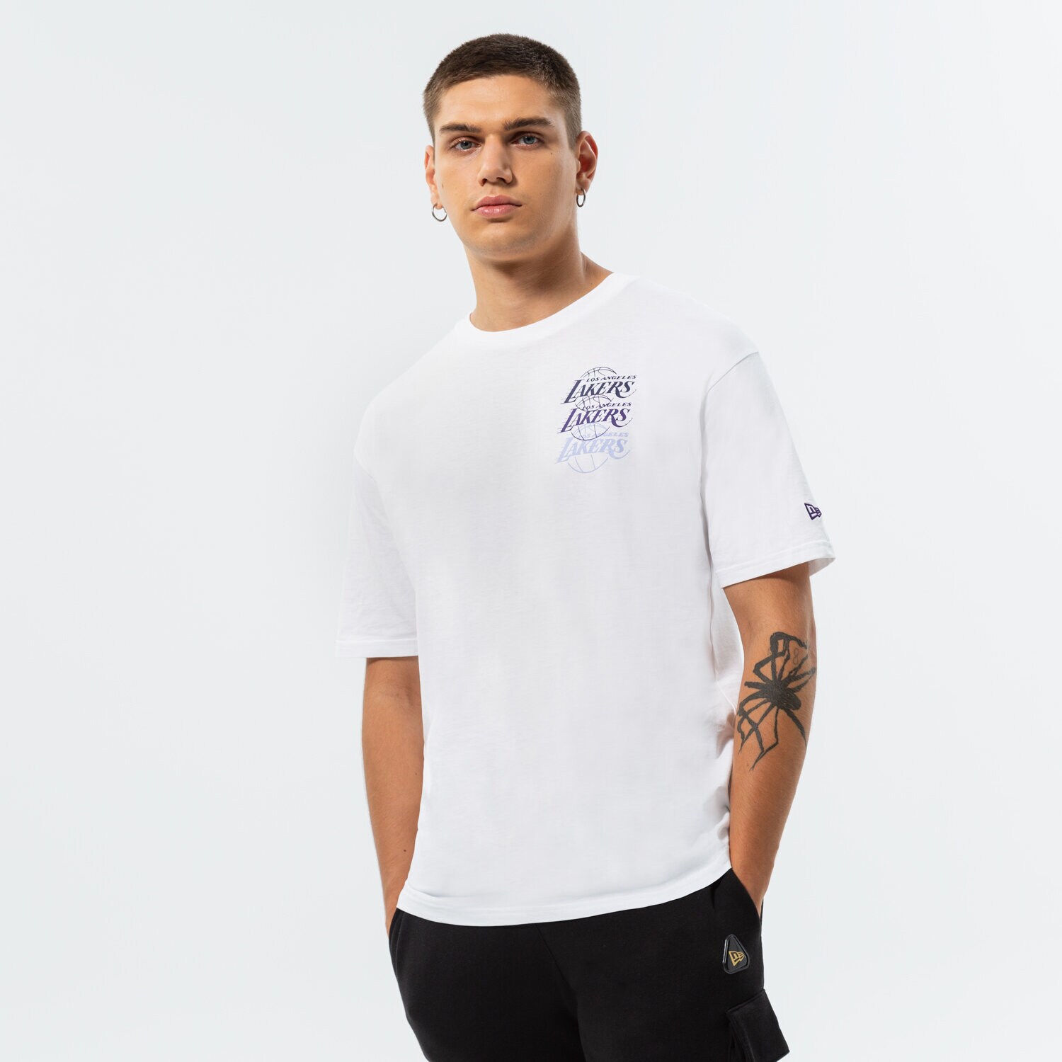Moška majica s kratkimi rokavi NEW ERA T-SHIRT NBA STACKED OVRSZD LAKERS 60284688 bela