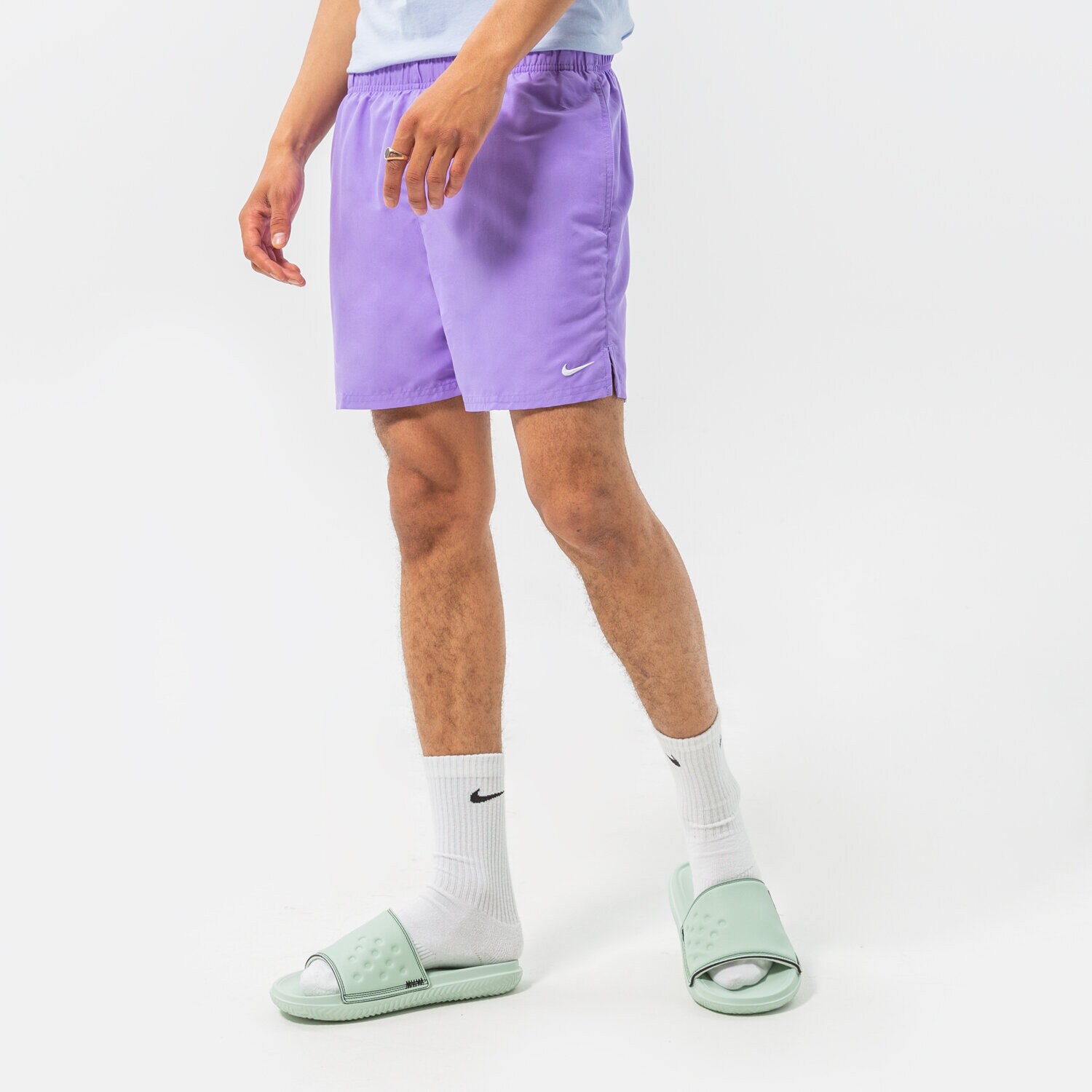 Moški kratke hlače NIKESWIM KRATKE HLAČE ESSENTIAL 5" NESSA560531 vijolična